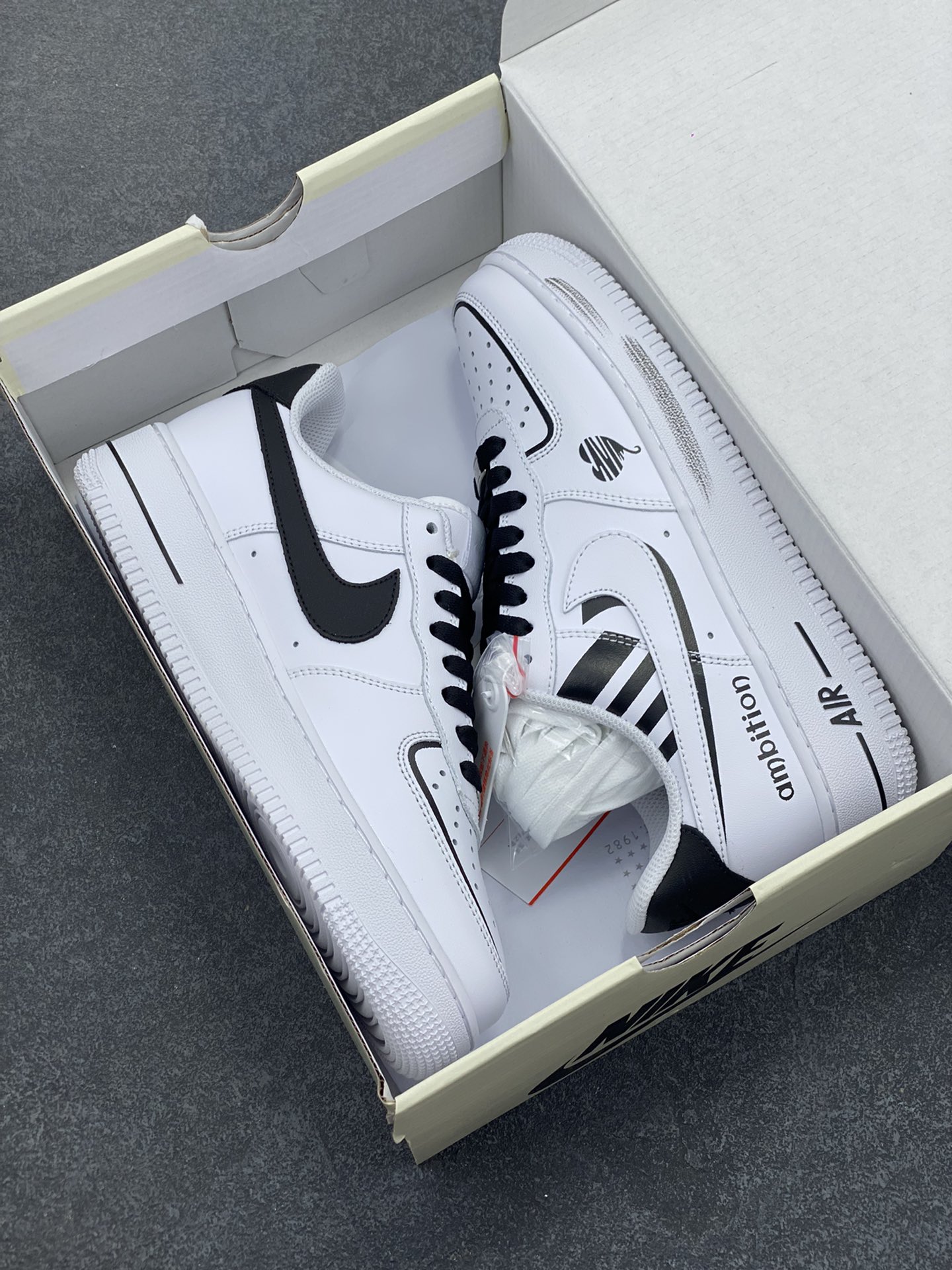 图片[9]-福利特价 Nike Air Force 1 Low 爱心叠勾 原楦头原纸板 打造纯正空军版型 专注外贸渠道 全掌内置蜂窝气垫 原盒配件 原厂中底钢印、拉帮完美 货号：CW2288-022 尺码：36 36.5 37.5 38 38.5 39 40 40.5 41 42 42.5 43 44 44.5 45-选品中心