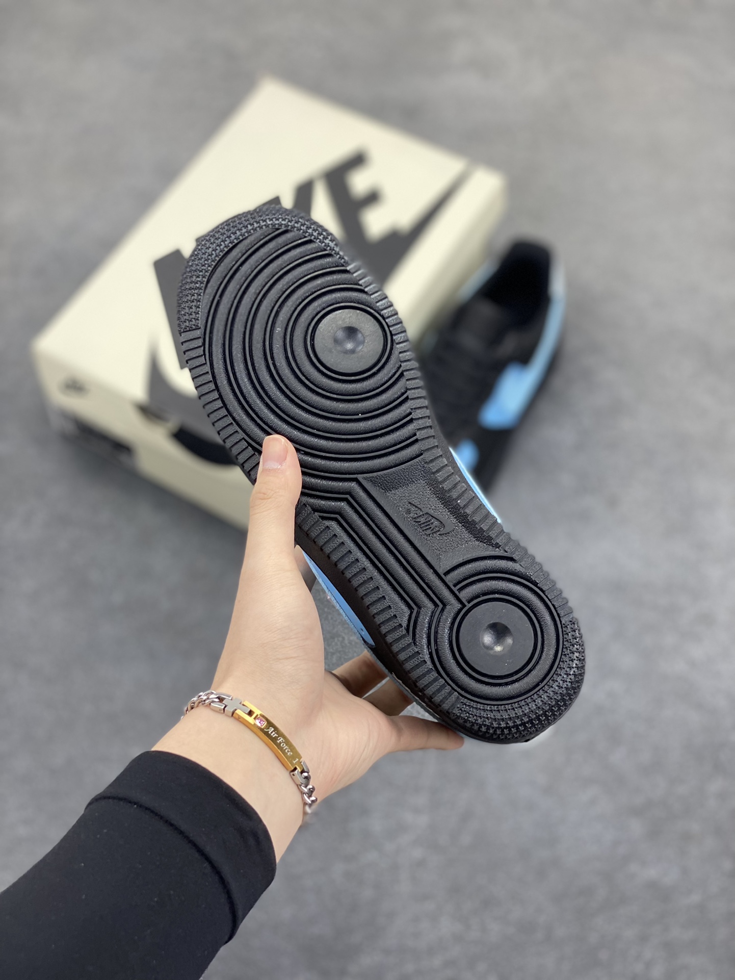 图片[5]-福利特价 Nk Air Force 1\’07 Low 蜘蛛侠蓝黑 空军一号低帮休闲板鞋 原楦头原纸板 打造纯正空军版型#专注外贸渠道 全掌内置蜂窝气垫 #原盒配件 原厂中底钢印、拉帮完美 货号：CW2288-020 尺码：36 36.5 37.5 38 38.5 39 40 40.5 41 42 42.5 43 44 44.5 45-选品中心