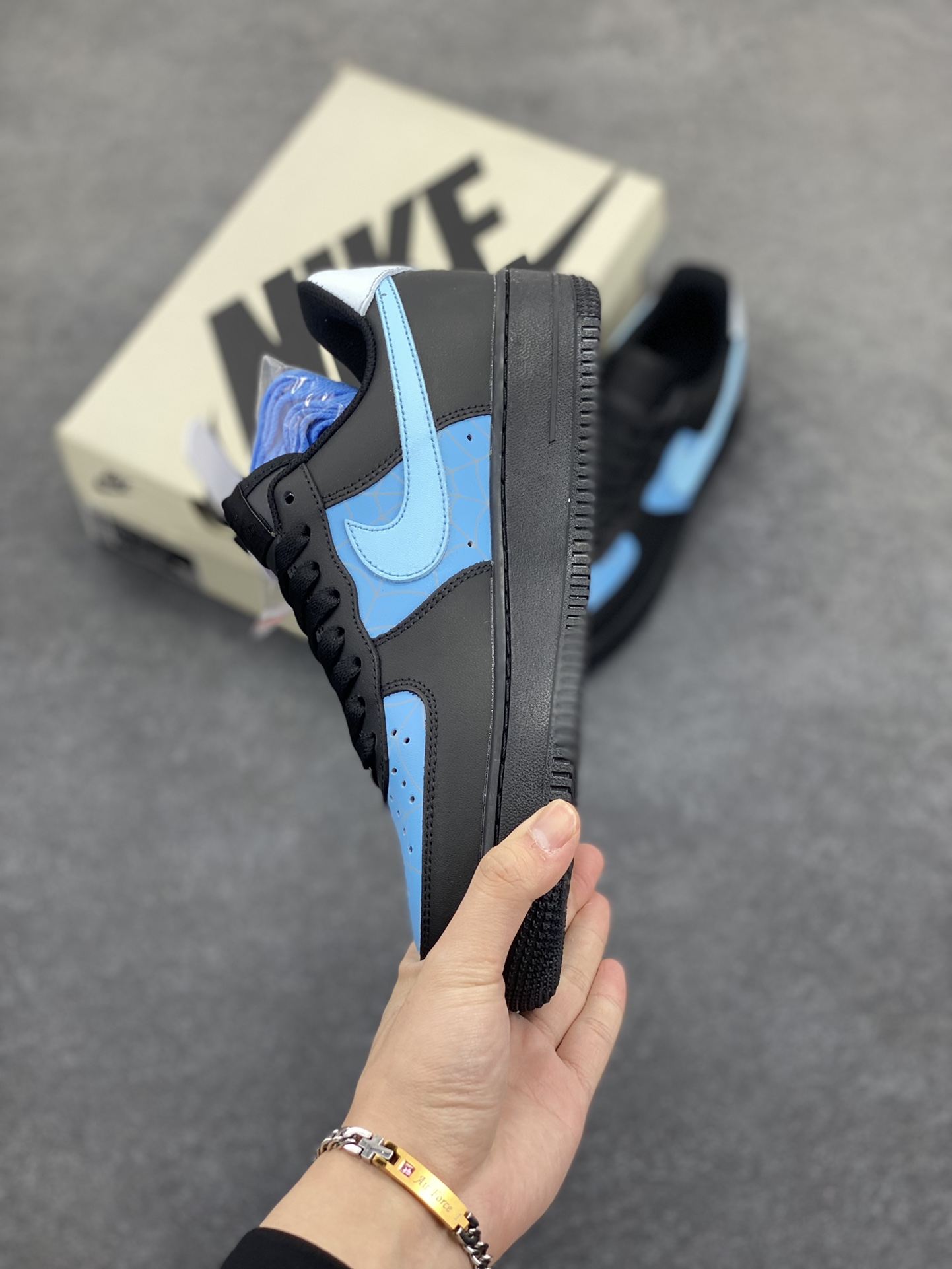 图片[3]-福利特价 Nk Air Force 1\’07 Low 蜘蛛侠蓝黑 空军一号低帮休闲板鞋 原楦头原纸板 打造纯正空军版型#专注外贸渠道 全掌内置蜂窝气垫 #原盒配件 原厂中底钢印、拉帮完美 货号：CW2288-020 尺码：36 36.5 37.5 38 38.5 39 40 40.5 41 42 42.5 43 44 44.5 45-选品中心