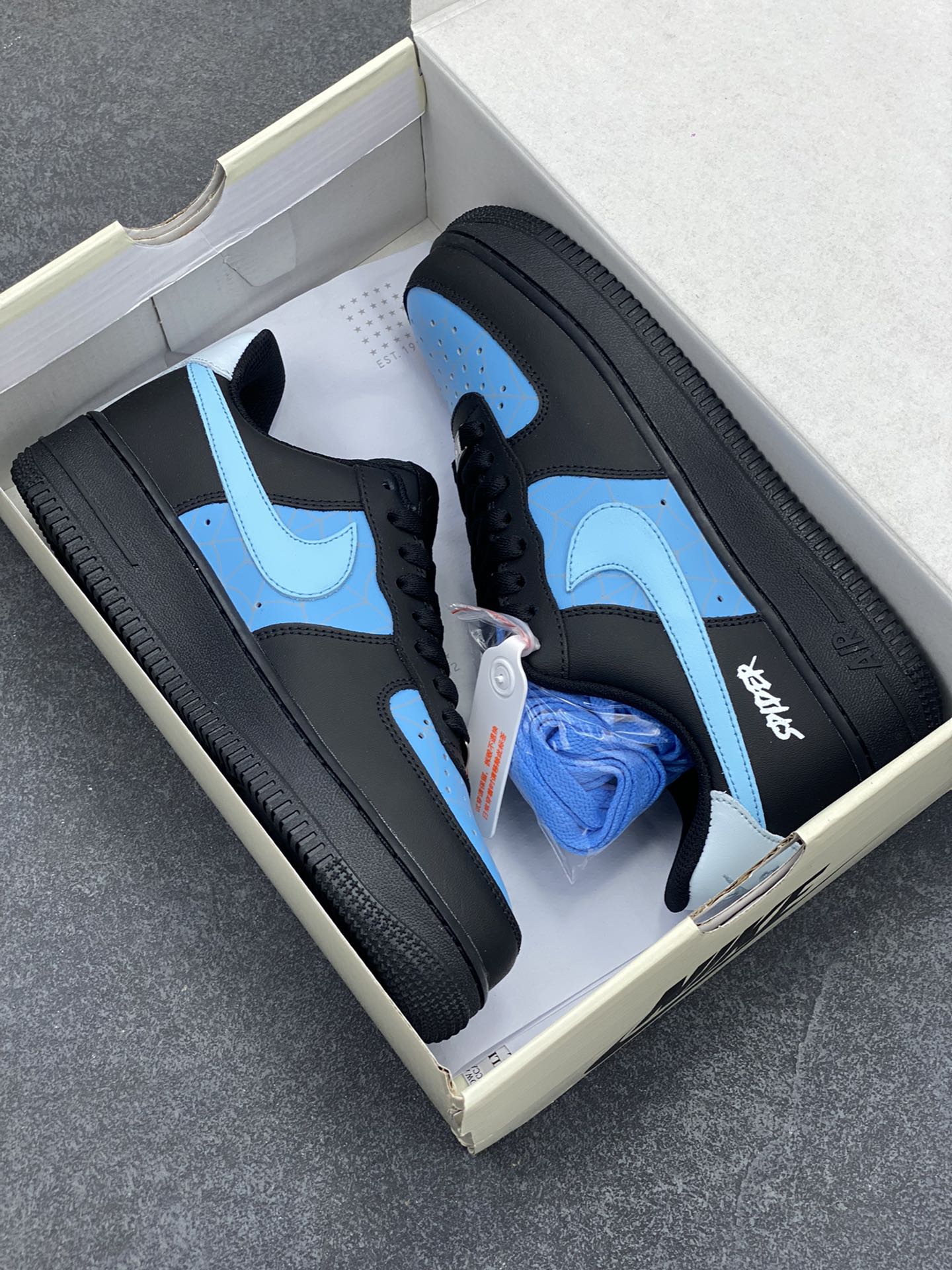 图片[9]-福利特价 Nk Air Force 1\’07 Low 蜘蛛侠蓝黑 空军一号低帮休闲板鞋 原楦头原纸板 打造纯正空军版型#专注外贸渠道 全掌内置蜂窝气垫 #原盒配件 原厂中底钢印、拉帮完美 货号：CW2288-020 尺码：36 36.5 37.5 38 38.5 39 40 40.5 41 42 42.5 43 44 44.5 45-选品中心