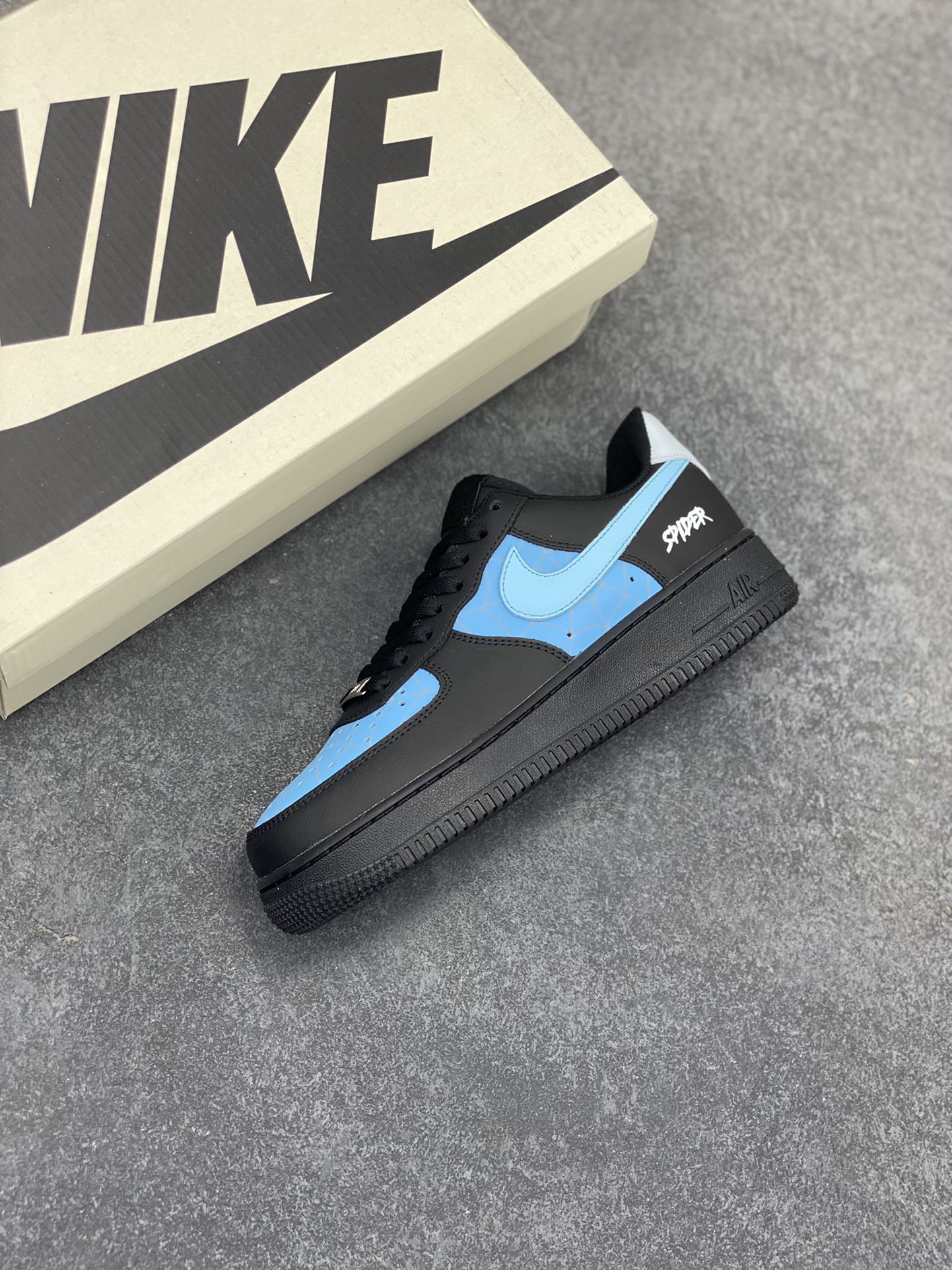 图片[7]-福利特价 Nk Air Force 1\’07 Low 蜘蛛侠蓝黑 空军一号低帮休闲板鞋 原楦头原纸板 打造纯正空军版型#专注外贸渠道 全掌内置蜂窝气垫 #原盒配件 原厂中底钢印、拉帮完美 货号：CW2288-020 尺码：36 36.5 37.5 38 38.5 39 40 40.5 41 42 42.5 43 44 44.5 45-选品中心