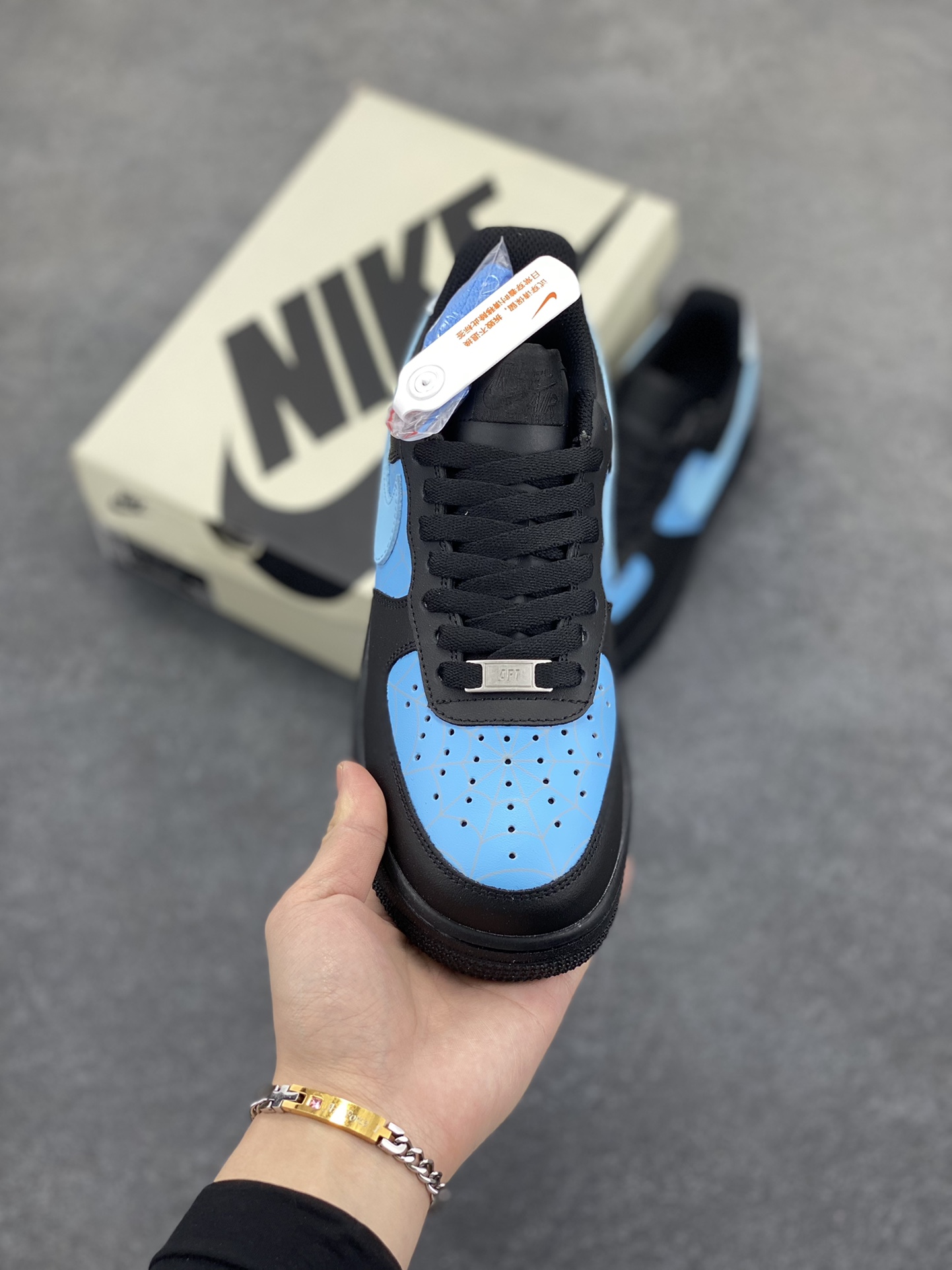 图片[2]-福利特价 Nk Air Force 1\’07 Low 蜘蛛侠蓝黑 空军一号低帮休闲板鞋 原楦头原纸板 打造纯正空军版型#专注外贸渠道 全掌内置蜂窝气垫 #原盒配件 原厂中底钢印、拉帮完美 货号：CW2288-020 尺码：36 36.5 37.5 38 38.5 39 40 40.5 41 42 42.5 43 44 44.5 45-选品中心