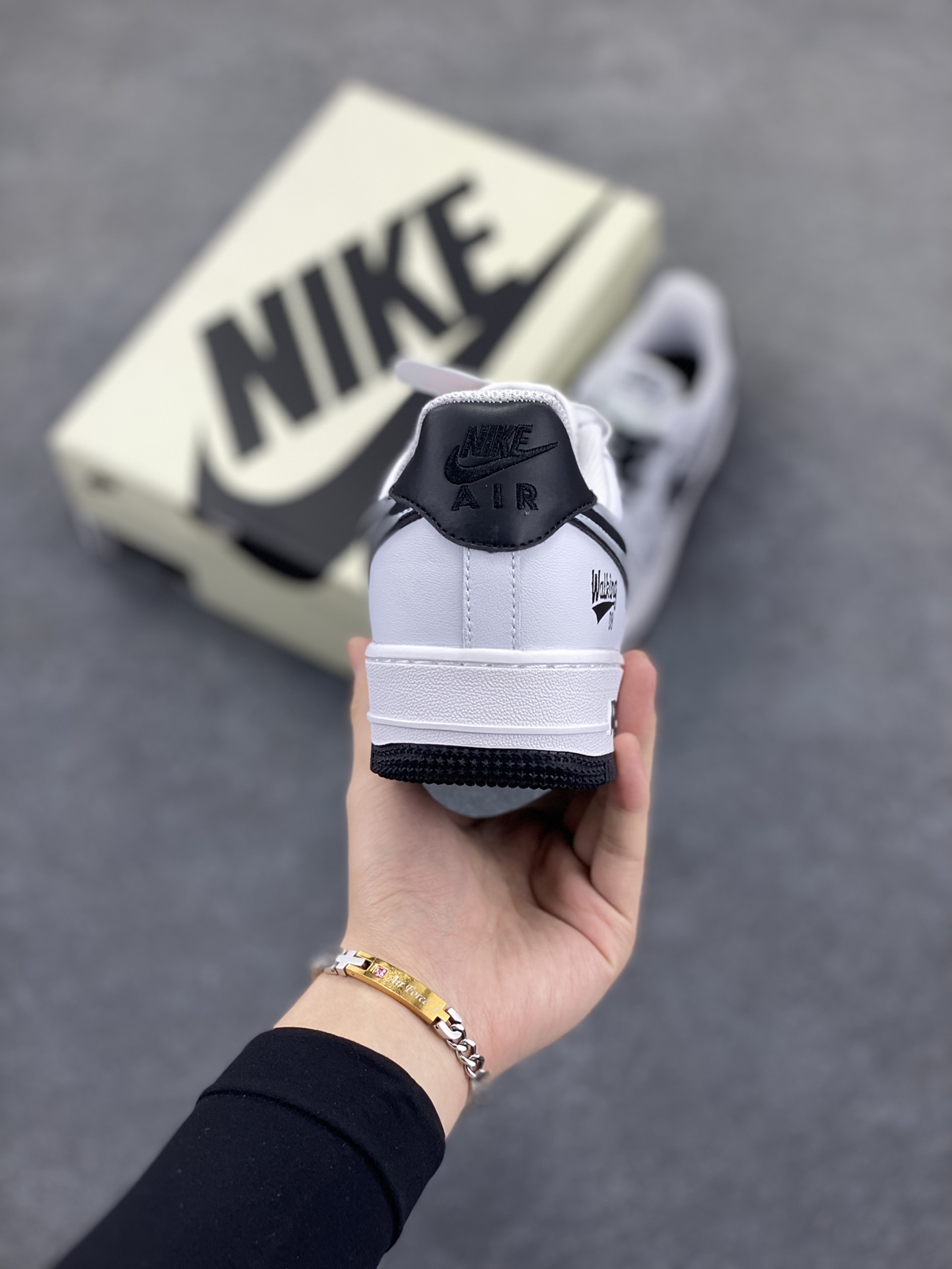 图片[4]-福利特价 Nike Air Force 1 Low 07 美式复古 校园棒球 白黑 原楦头原纸板 打造纯正低帮空军版型 专注外贸渠道 全掌内置蜂窝气垫 原盒配件 原厂中底钢印、拉帮完美 货号：DV0788-113 尺码：36 36.5 37.5 38 38.5 39 40 40.5 41 42 42.5 43 44 44.5 45-选品中心