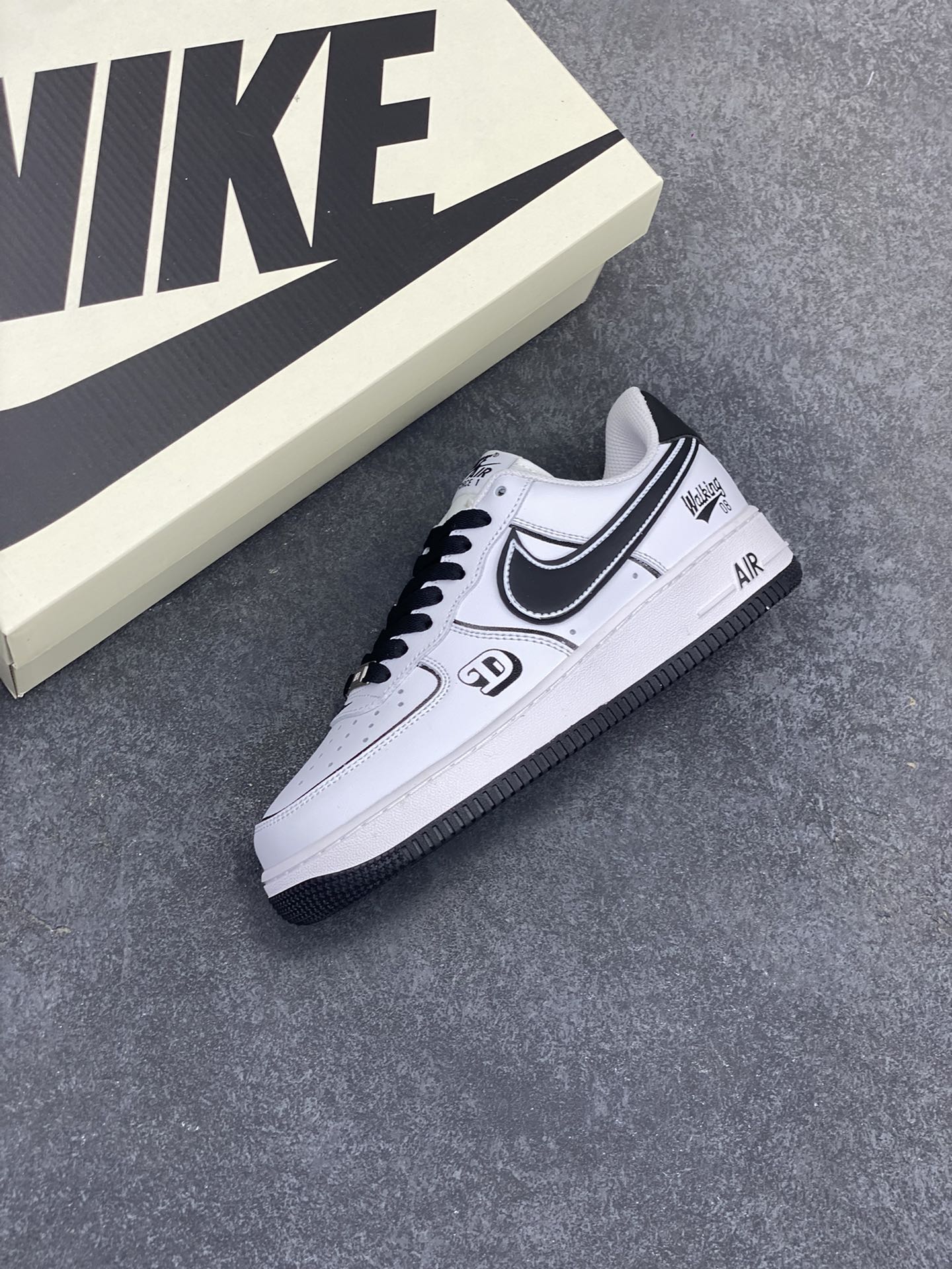 图片[7]-福利特价 Nike Air Force 1 Low 07 美式复古 校园棒球 白黑 原楦头原纸板 打造纯正低帮空军版型 专注外贸渠道 全掌内置蜂窝气垫 原盒配件 原厂中底钢印、拉帮完美 货号：DV0788-113 尺码：36 36.5 37.5 38 38.5 39 40 40.5 41 42 42.5 43 44 44.5 45-选品中心