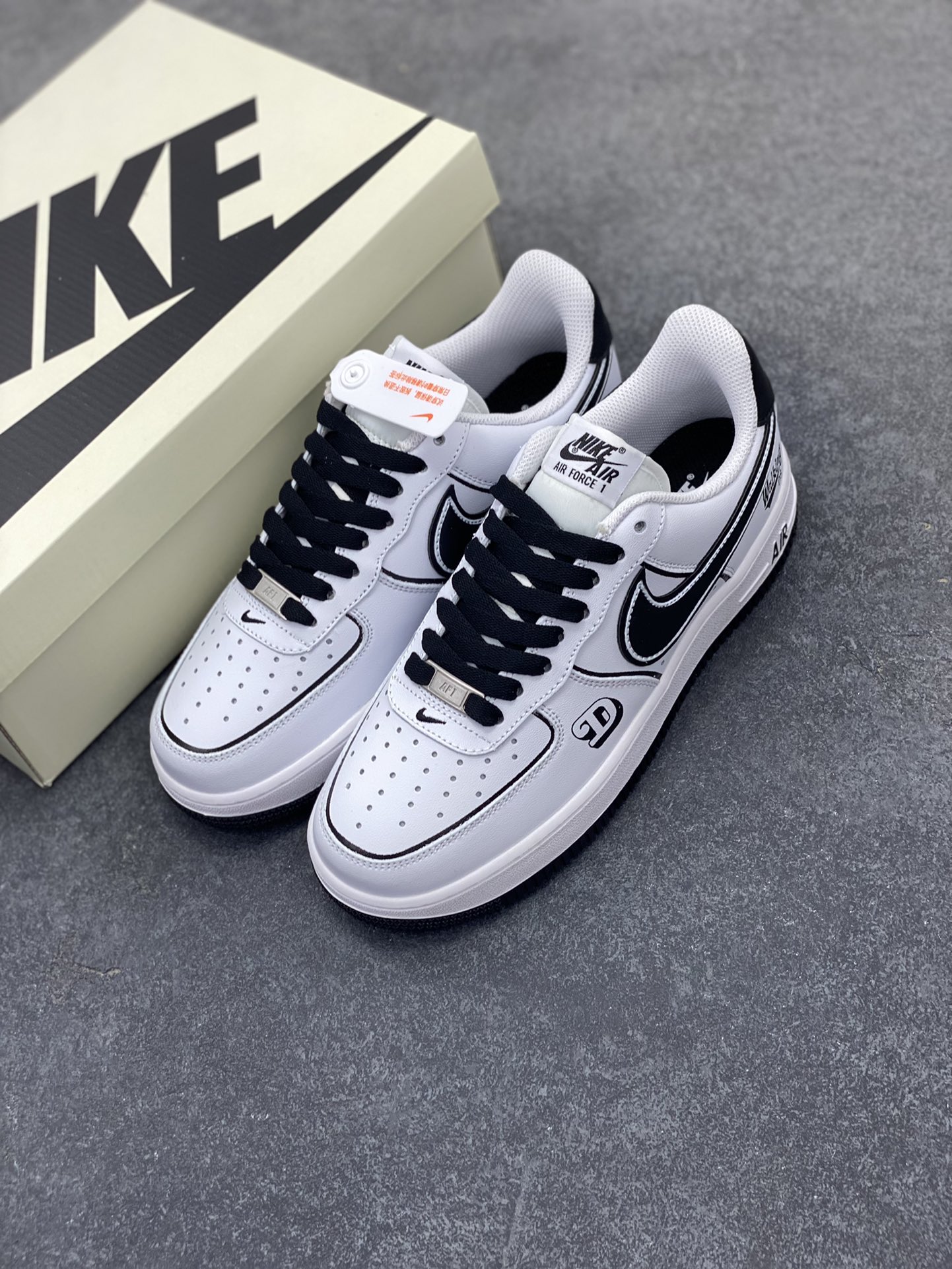 图片[8]-福利特价 Nike Air Force 1 Low 07 美式复古 校园棒球 白黑 原楦头原纸板 打造纯正低帮空军版型 专注外贸渠道 全掌内置蜂窝气垫 原盒配件 原厂中底钢印、拉帮完美 货号：DV0788-113 尺码：36 36.5 37.5 38 38.5 39 40 40.5 41 42 42.5 43 44 44.5 45-选品中心