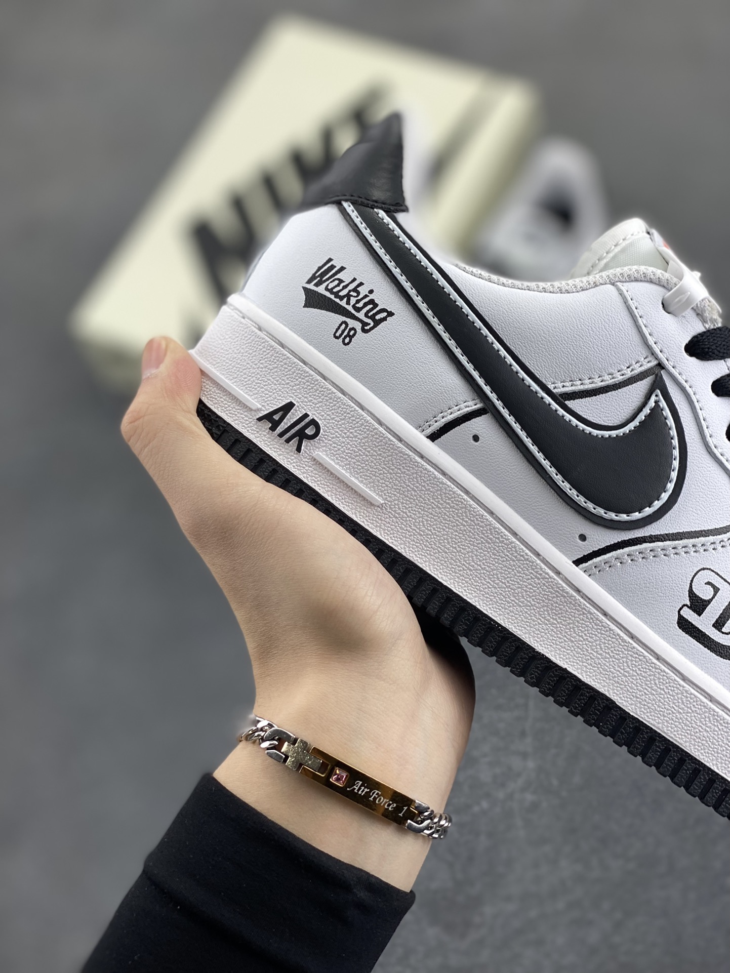 图片[6]-福利特价 Nike Air Force 1 Low 07 美式复古 校园棒球 白黑 原楦头原纸板 打造纯正低帮空军版型 专注外贸渠道 全掌内置蜂窝气垫 原盒配件 原厂中底钢印、拉帮完美 货号：DV0788-113 尺码：36 36.5 37.5 38 38.5 39 40 40.5 41 42 42.5 43 44 44.5 45-选品中心