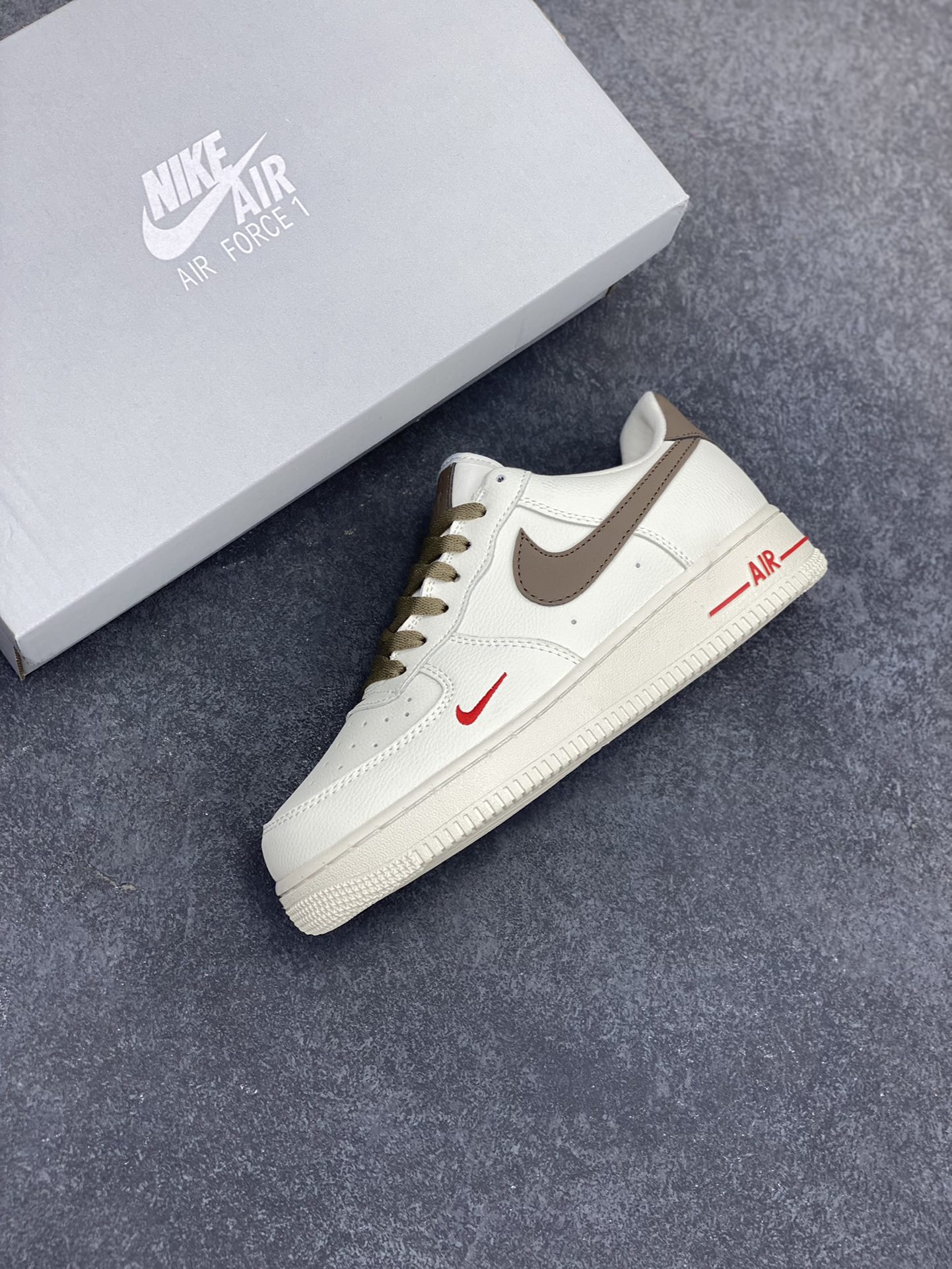 图片[7]-福利特价 Nike Air Force 1 Low ID 空军一号 经典低帮“奶白浅褐咖啡勾” #原楦头原纸板 打造最纯正空军版型 #专注外贸渠道 全掌内置气垫 #原盒配件 中底钢印俱全 货号：808788-996 尺码：36 36.5 37.5 38 38.5 39 40 40.5 41 42 42.5 43 44 44.5 45-选品中心