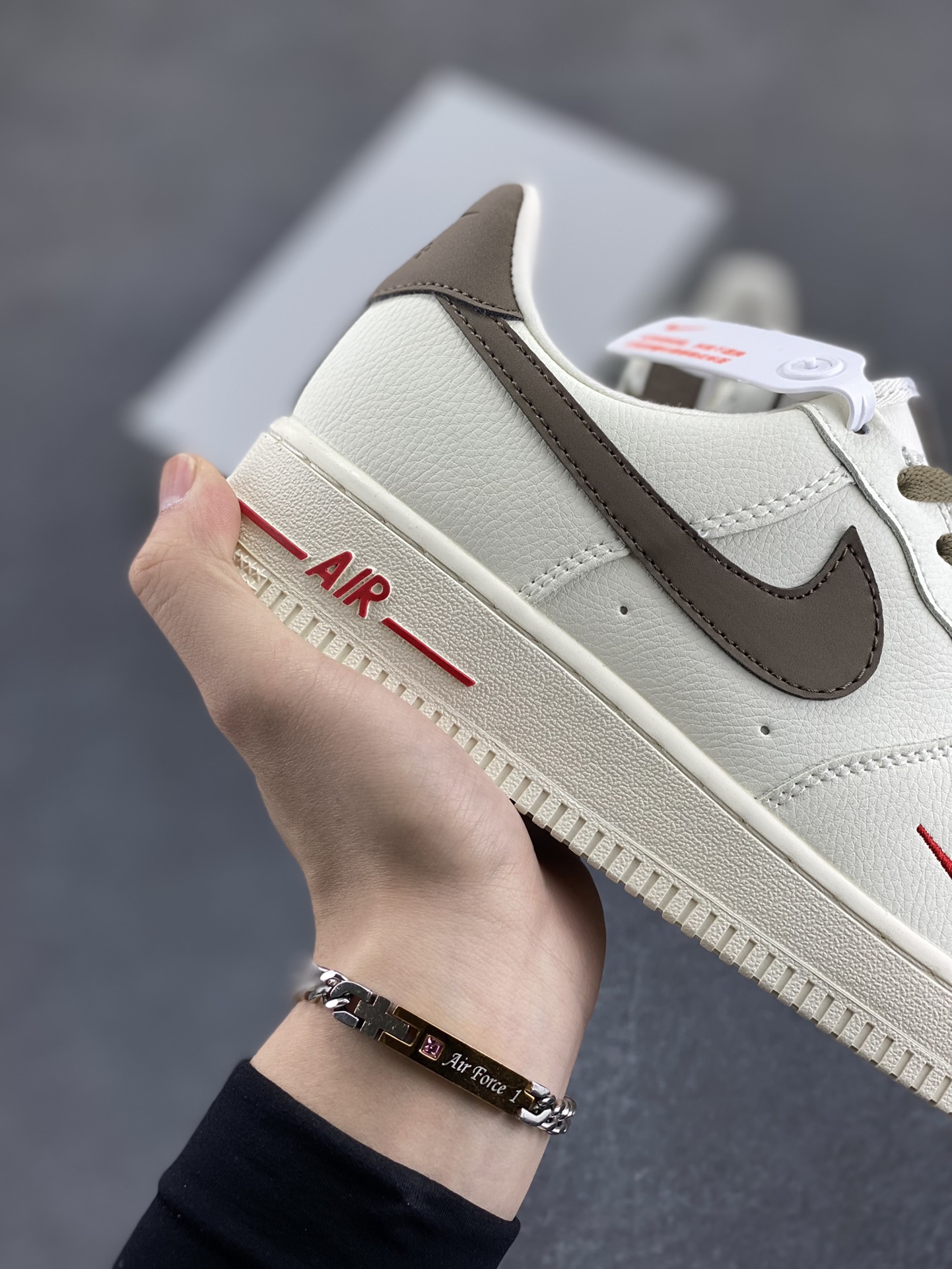 图片[6]-福利特价 Nike Air Force 1 Low ID 空军一号 经典低帮“奶白浅褐咖啡勾” #原楦头原纸板 打造最纯正空军版型 #专注外贸渠道 全掌内置气垫 #原盒配件 中底钢印俱全 货号：808788-996 尺码：36 36.5 37.5 38 38.5 39 40 40.5 41 42 42.5 43 44 44.5 45-选品中心