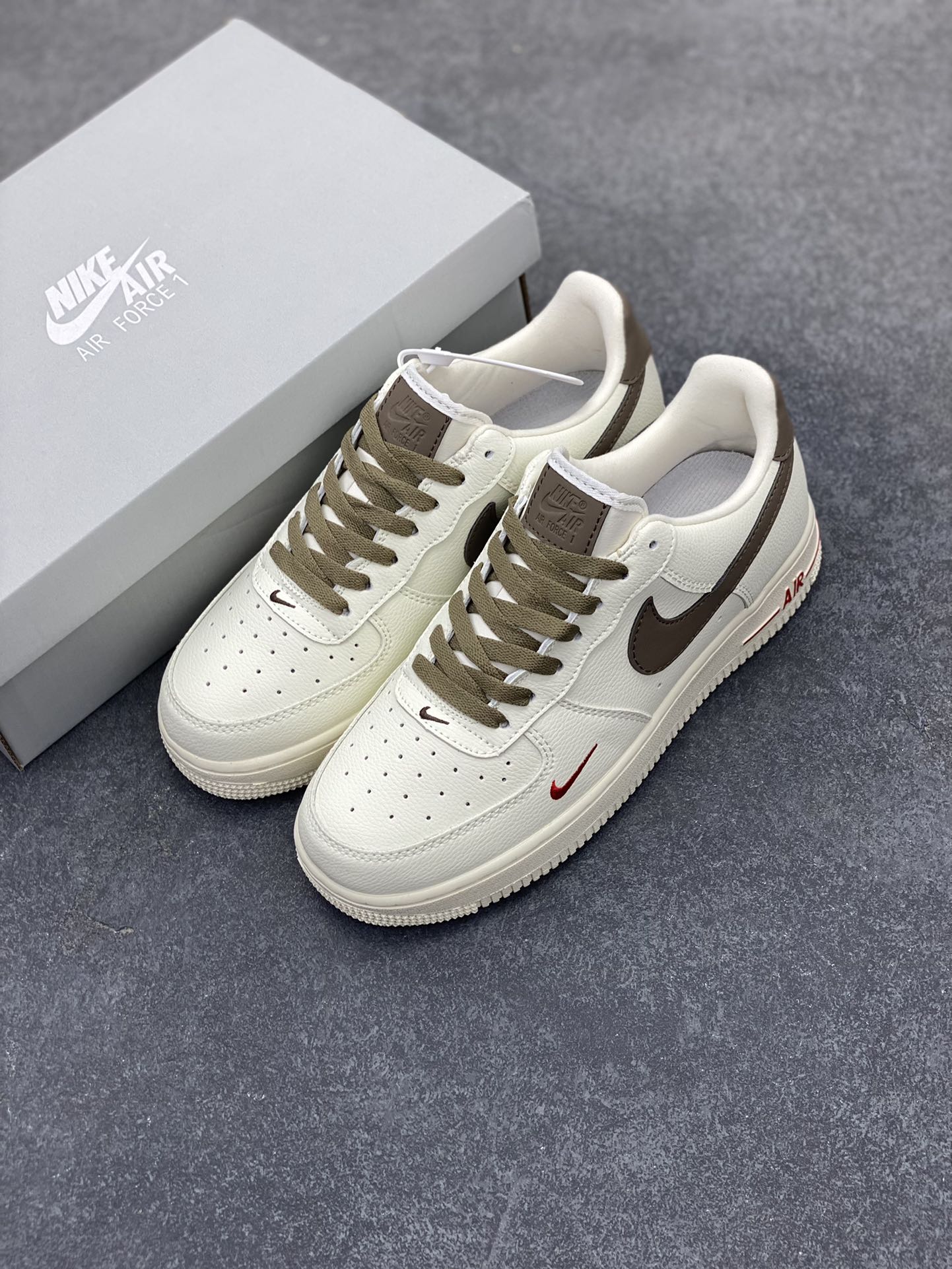 图片[8]-福利特价 Nike Air Force 1 Low ID 空军一号 经典低帮“奶白浅褐咖啡勾” #原楦头原纸板 打造最纯正空军版型 #专注外贸渠道 全掌内置气垫 #原盒配件 中底钢印俱全 货号：808788-996 尺码：36 36.5 37.5 38 38.5 39 40 40.5 41 42 42.5 43 44 44.5 45-选品中心