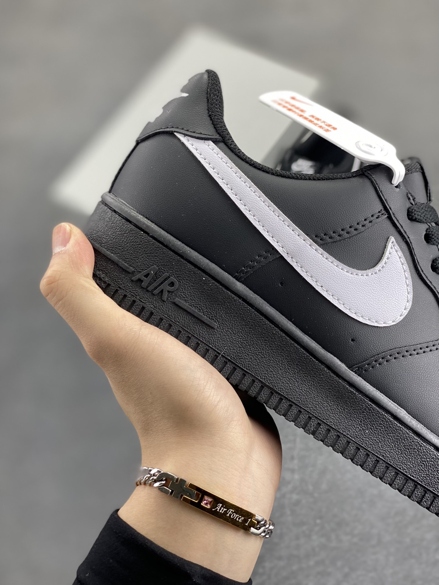图片[6]-福利特价 Nike Air Force 1 Low 黑白勾 空军一号低帮运动休闲板鞋 原楦头原纸板 打造纯正空军版型 专注外贸渠道 全掌内置蜂窝气垫 原盒配件 原厂中底钢印、拉帮完美 货号：FZ0627-100 尺码：36 36.5 37.5 38 38.5 39 40 40.5 41 42 42.5 43 44 44.5 45-选品中心
