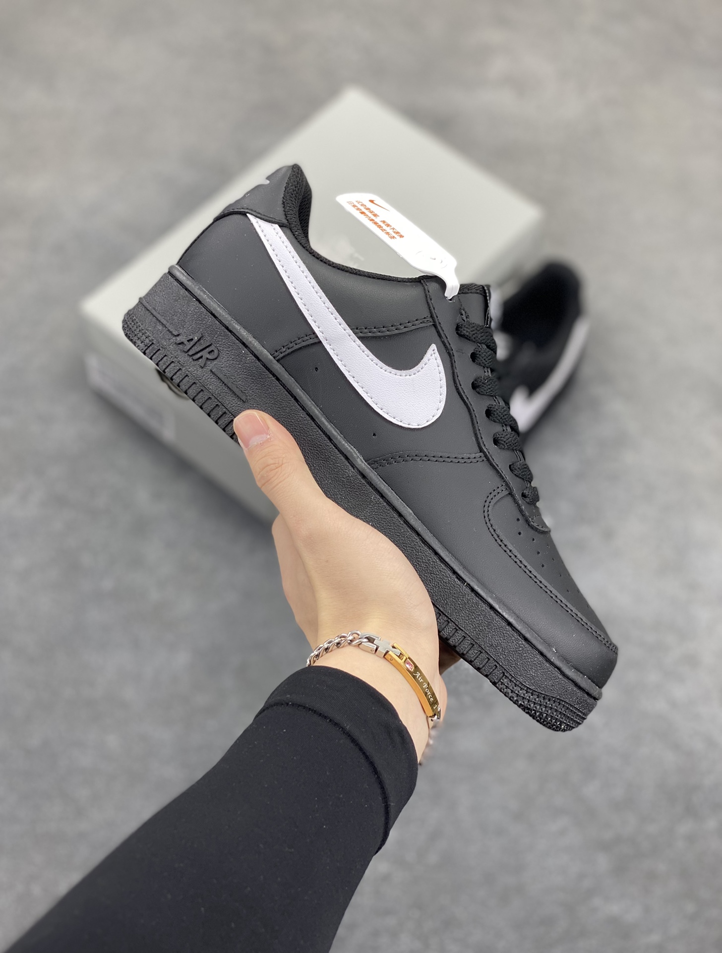 福利特价 Nike Air Force 1 Low 黑白勾 空军一号低帮运动休闲板鞋 原楦头原纸板 打造纯正空军版型 专注外贸渠道 全掌内置蜂窝气垫 原盒配件 原厂中底钢印、拉帮完美 货号:FZ0627-100 尺码:36 36.5 37.5 38 38.5 39 40 40.5 41 42 42.5 43 44 44.5 45-选品中心
