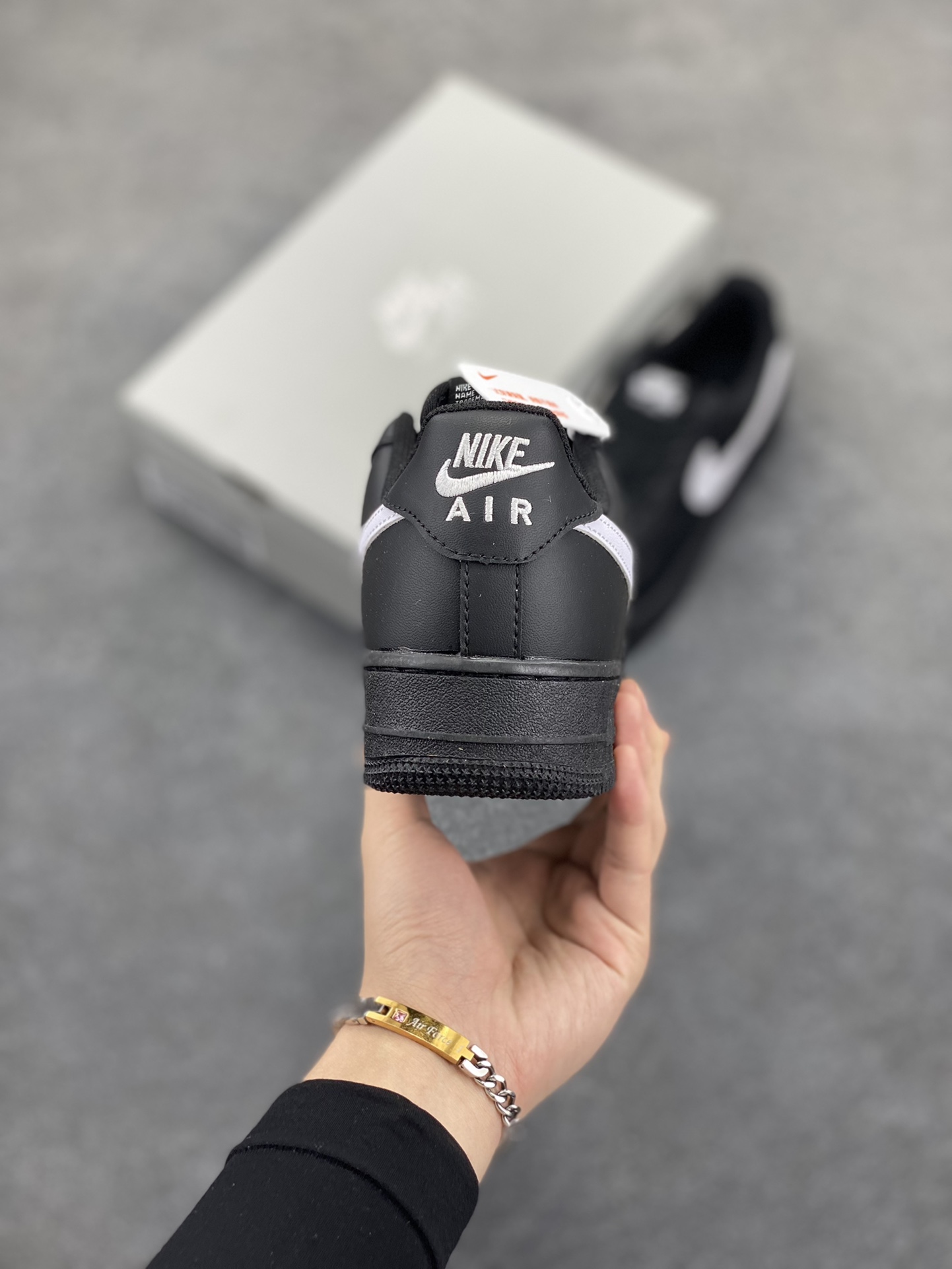 图片[4]-福利特价 Nike Air Force 1 Low 黑白勾 空军一号低帮运动休闲板鞋 原楦头原纸板 打造纯正空军版型 专注外贸渠道 全掌内置蜂窝气垫 原盒配件 原厂中底钢印、拉帮完美 货号：FZ0627-100 尺码：36 36.5 37.5 38 38.5 39 40 40.5 41 42 42.5 43 44 44.5 45-选品中心