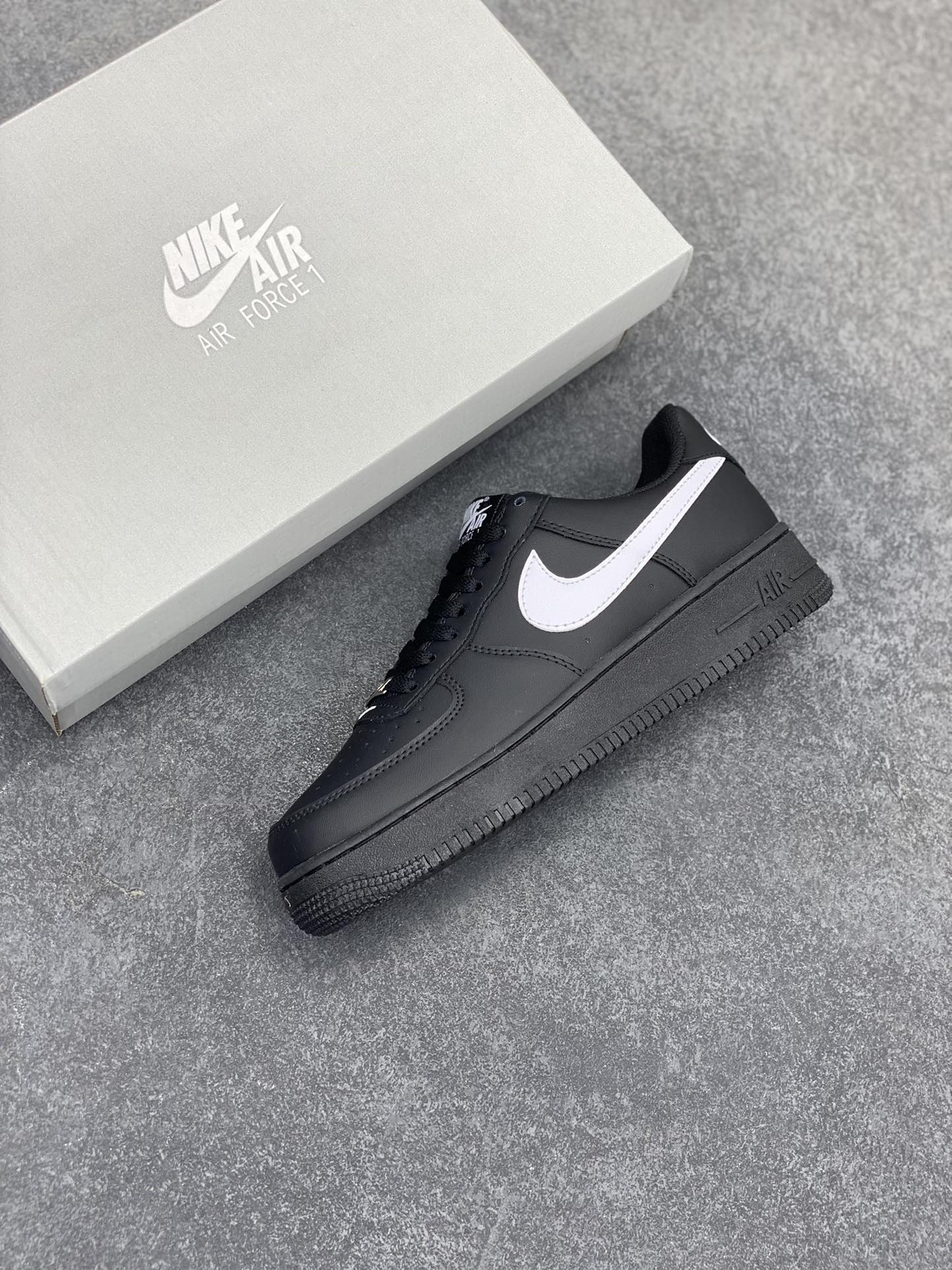 图片[7]-福利特价 Nike Air Force 1 Low 黑白勾 空军一号低帮运动休闲板鞋 原楦头原纸板 打造纯正空军版型 专注外贸渠道 全掌内置蜂窝气垫 原盒配件 原厂中底钢印、拉帮完美 货号：FZ0627-100 尺码：36 36.5 37.5 38 38.5 39 40 40.5 41 42 42.5 43 44 44.5 45-选品中心