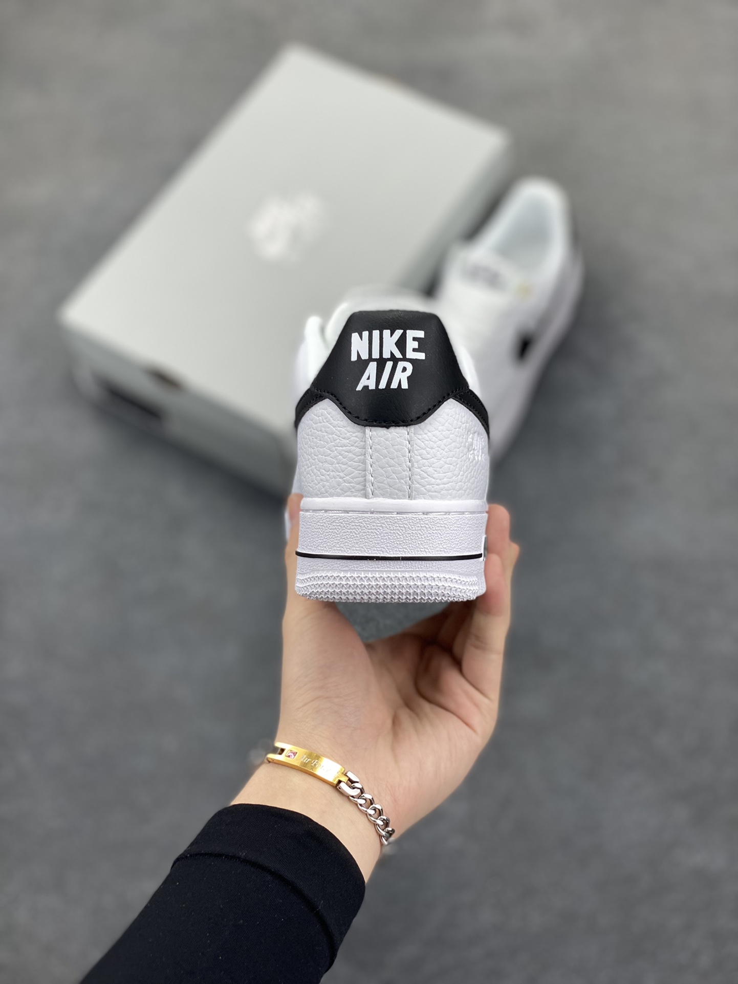 图片[4]-福利特价 Nike Air Force 1 Low 40周年米白黑 空军一号低帮运动休闲板鞋 原楦头原纸板 打造纯正空军版型 专注外贸渠道 全掌内置蜂窝气垫 原盒配件 原厂中底钢印、拉帮完美 货号：DQ7658-100 尺码：36 36.5 37.5 38 38.5 39 40 40.5 41 42 42.5 43 44 44.5 45-选品中心