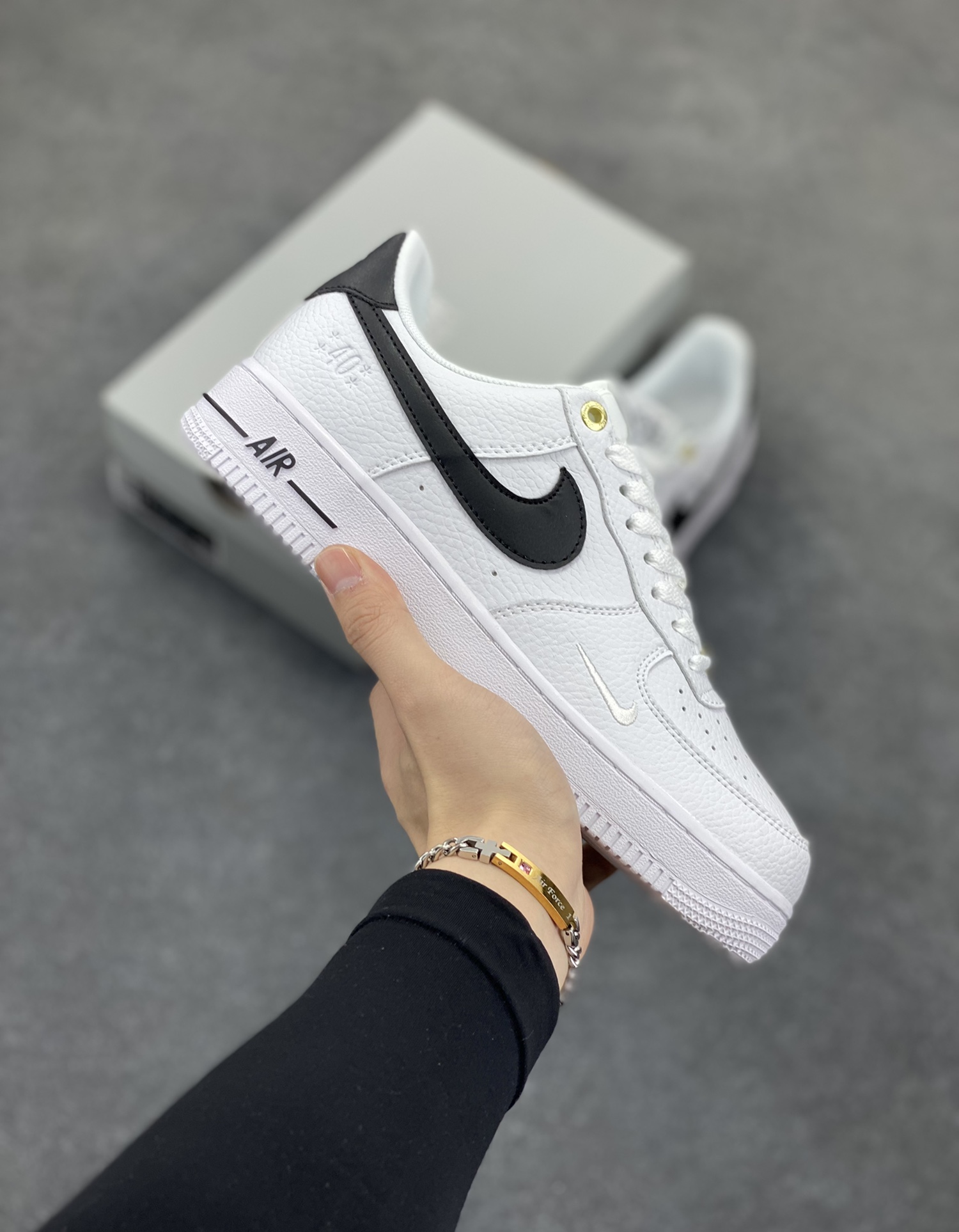 福利特价 Nike Air Force 1 Low 40周年米白黑 空军一号低帮运动休闲板鞋 原楦头原纸板 打造纯正空军版型 专注外贸渠道 全掌内置蜂窝气垫 原盒配件 原厂中底钢印、拉帮完美 货号：DQ7658-100 尺码：36 36.5 37.5 38 38.5 39 40 40.5 41 42 42.5 43 44 44.5 45-选品中心