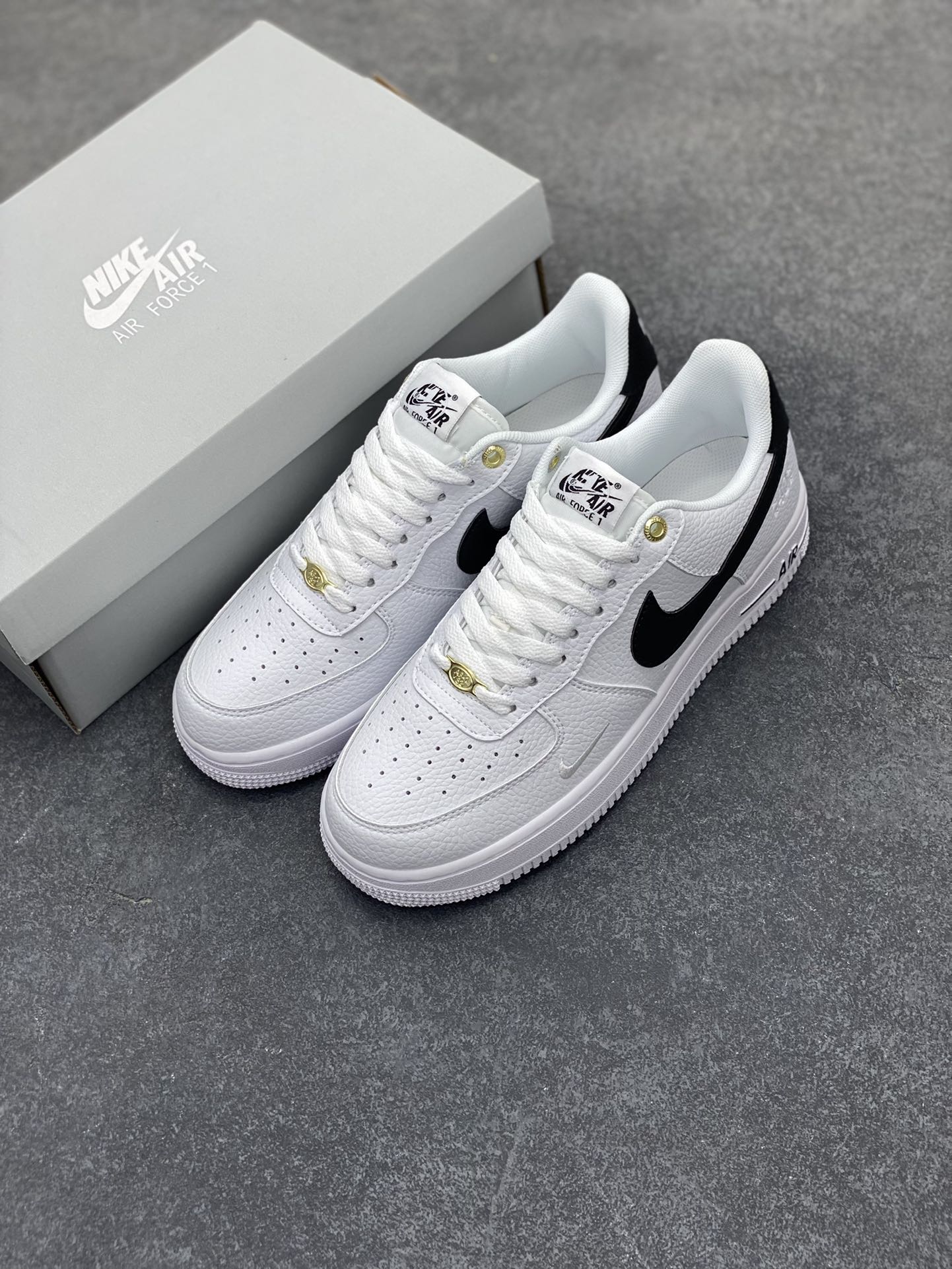 图片[8]-福利特价 Nike Air Force 1 Low 40周年米白黑 空军一号低帮运动休闲板鞋 原楦头原纸板 打造纯正空军版型 专注外贸渠道 全掌内置蜂窝气垫 原盒配件 原厂中底钢印、拉帮完美 货号：DQ7658-100 尺码：36 36.5 37.5 38 38.5 39 40 40.5 41 42 42.5 43 44 44.5 45-选品中心