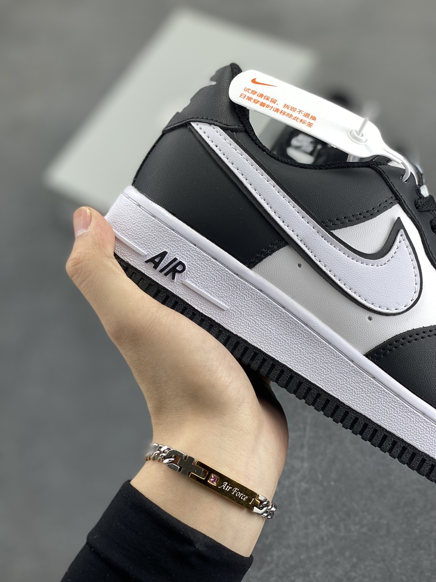 图片[6]-福利特价 Nike Air Force 1 Low 二代白黑熊猫 空军一号低帮运动休闲板鞋 原楦头原纸板 打造纯正空军版型 专注外贸渠道 全掌内置蜂窝气垫 原盒配件 原厂中底钢印、拉帮完美 货号：DV0788-001 尺码：36 36.5 37.5 38 38.5 39 40 40.5 41 42 42.5 43 44 44.5 45-选品中心