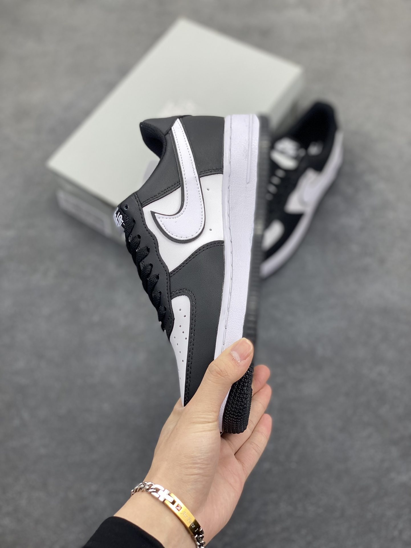 图片[3]-福利特价 Nike Air Force 1 Low 二代白黑熊猫 空军一号低帮运动休闲板鞋 原楦头原纸板 打造纯正空军版型 专注外贸渠道 全掌内置蜂窝气垫 原盒配件 原厂中底钢印、拉帮完美 货号：DV0788-001 尺码：36 36.5 37.5 38 38.5 39 40 40.5 41 42 42.5 43 44 44.5 45-选品中心