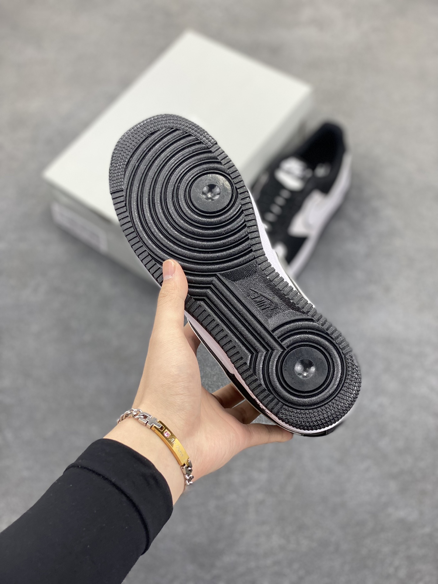 图片[5]-福利特价 Nike Air Force 1 Low 二代白黑熊猫 空军一号低帮运动休闲板鞋 原楦头原纸板 打造纯正空军版型 专注外贸渠道 全掌内置蜂窝气垫 原盒配件 原厂中底钢印、拉帮完美 货号：DV0788-001 尺码：36 36.5 37.5 38 38.5 39 40 40.5 41 42 42.5 43 44 44.5 45-选品中心