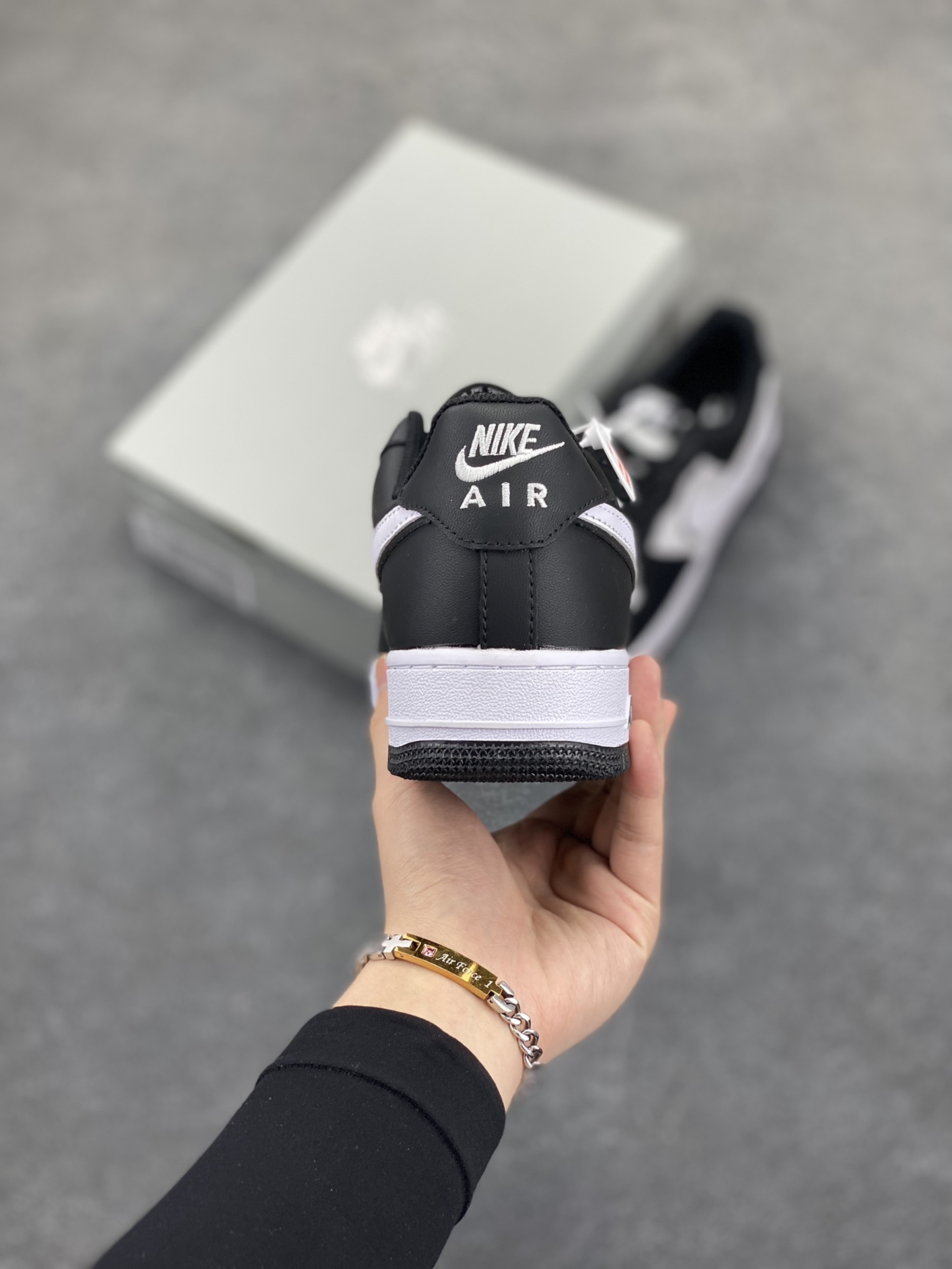 图片[4]-福利特价 Nike Air Force 1 Low 二代白黑熊猫 空军一号低帮运动休闲板鞋 原楦头原纸板 打造纯正空军版型 专注外贸渠道 全掌内置蜂窝气垫 原盒配件 原厂中底钢印、拉帮完美 货号：DV0788-001 尺码：36 36.5 37.5 38 38.5 39 40 40.5 41 42 42.5 43 44 44.5 45-选品中心