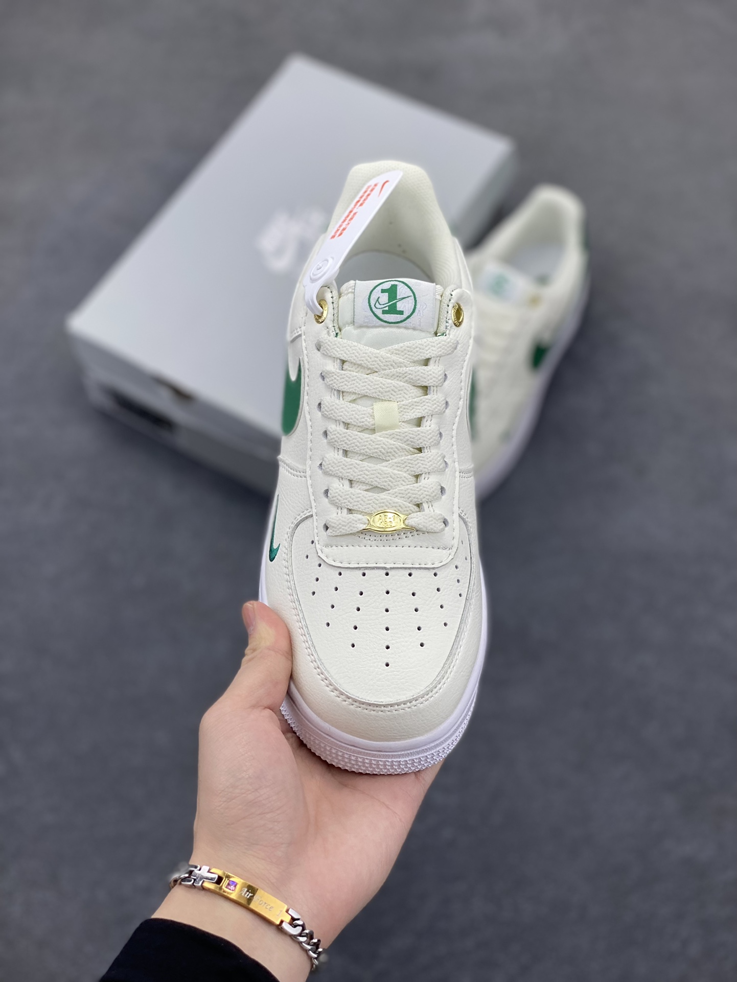 图片[2]-福利特价 NK Air Force 1\’07\”Malachite\”空军一号经典低帮百搭休闲运动板鞋“皮革白孔雀绿40周年” 原楦头原纸板 打造纯正空军版型#专注外贸渠道 全掌内置蜂窝气垫 #原盒配件 原厂中底钢印、拉帮完美 货号：DQ7658-101 尺码：36 36.5 37.5 38 38.5 39 40 40.5 41 42 42.5 43 44 44.5 45-选品中心