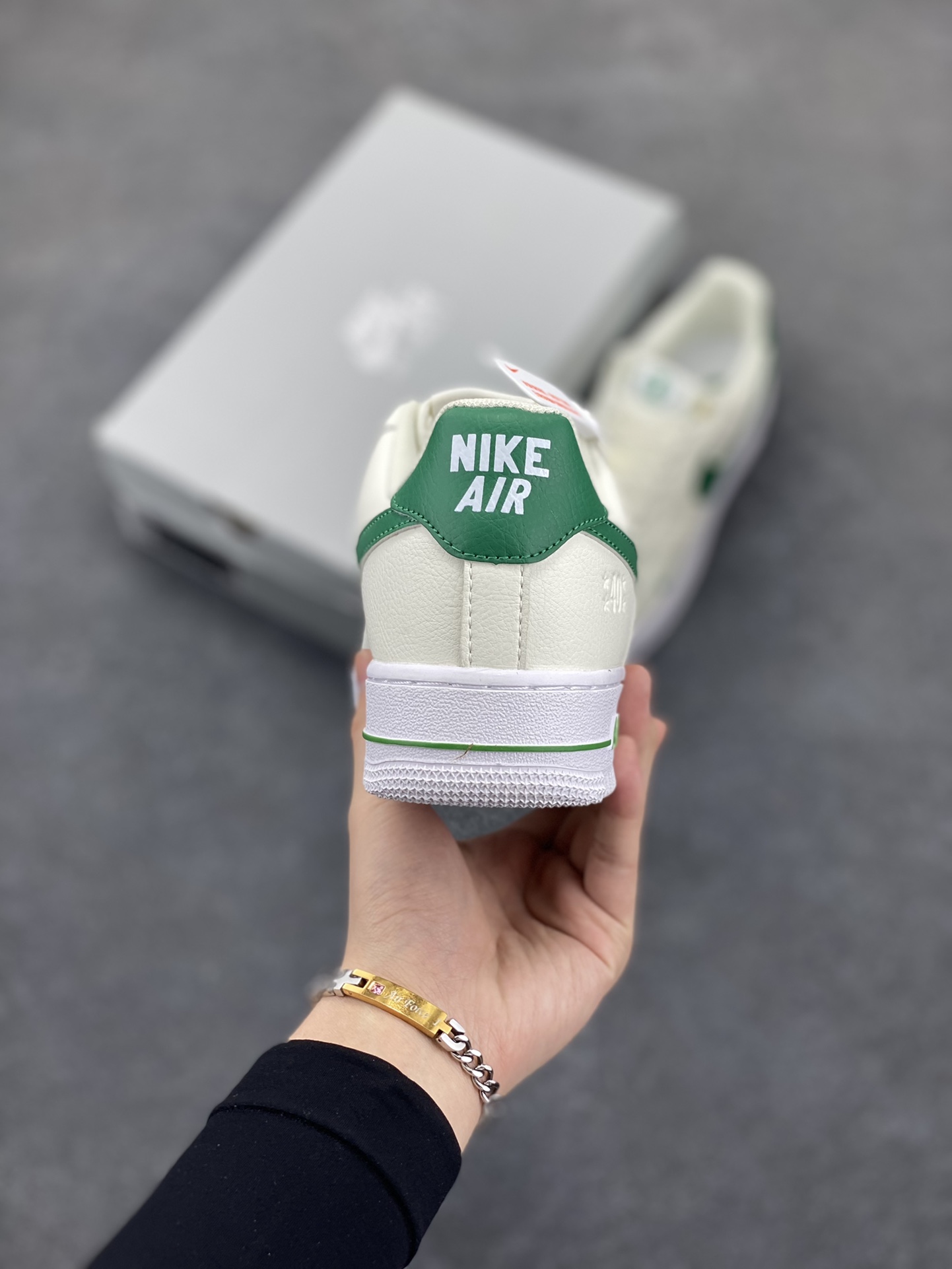 图片[4]-福利特价 NK Air Force 1\’07\”Malachite\”空军一号经典低帮百搭休闲运动板鞋“皮革白孔雀绿40周年” 原楦头原纸板 打造纯正空军版型#专注外贸渠道 全掌内置蜂窝气垫 #原盒配件 原厂中底钢印、拉帮完美 货号：DQ7658-101 尺码：36 36.5 37.5 38 38.5 39 40 40.5 41 42 42.5 43 44 44.5 45-选品中心