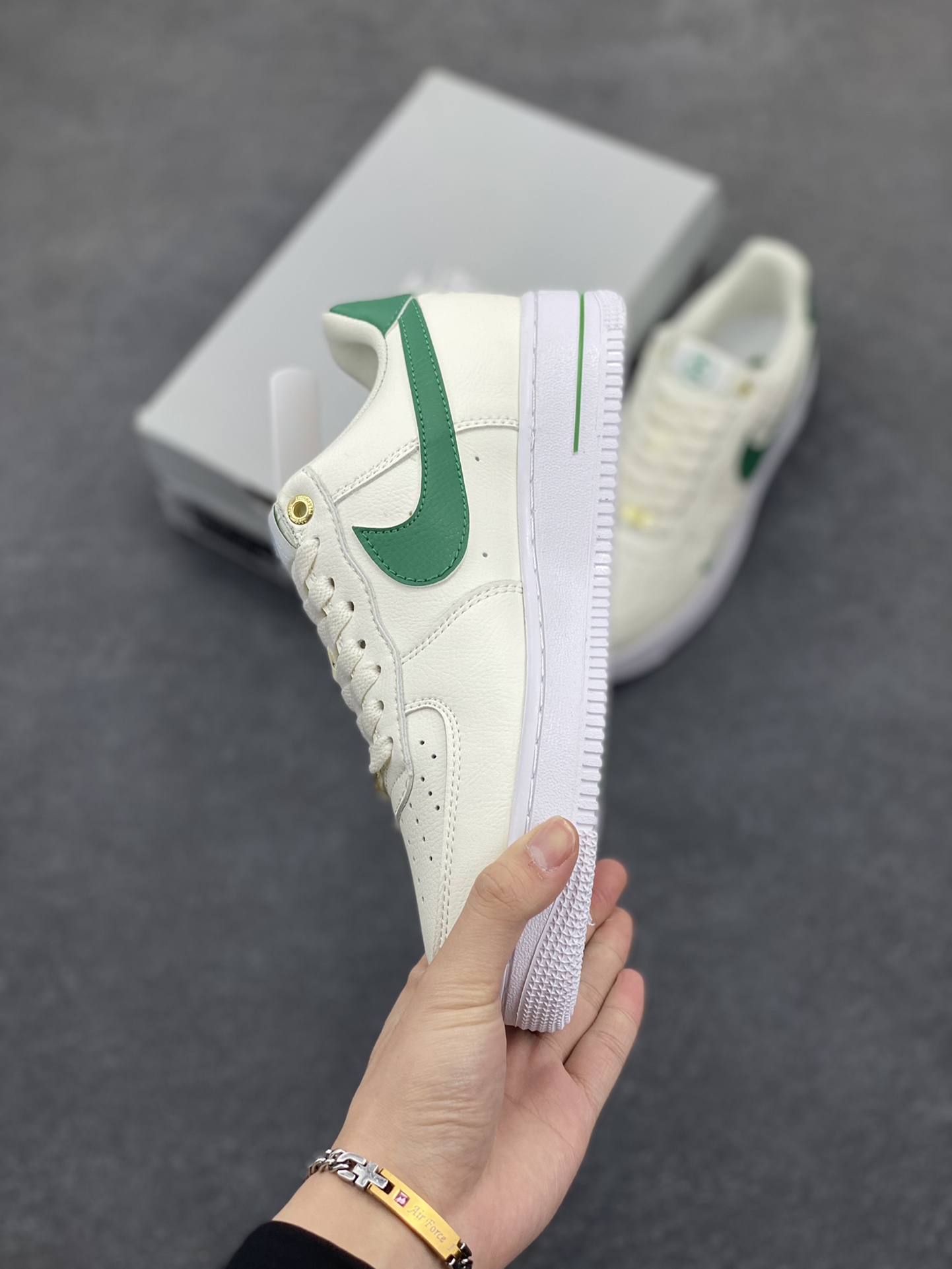 图片[3]-福利特价 NK Air Force 1\’07\”Malachite\”空军一号经典低帮百搭休闲运动板鞋“皮革白孔雀绿40周年” 原楦头原纸板 打造纯正空军版型#专注外贸渠道 全掌内置蜂窝气垫 #原盒配件 原厂中底钢印、拉帮完美 货号：DQ7658-101 尺码：36 36.5 37.5 38 38.5 39 40 40.5 41 42 42.5 43 44 44.5 45-选品中心
