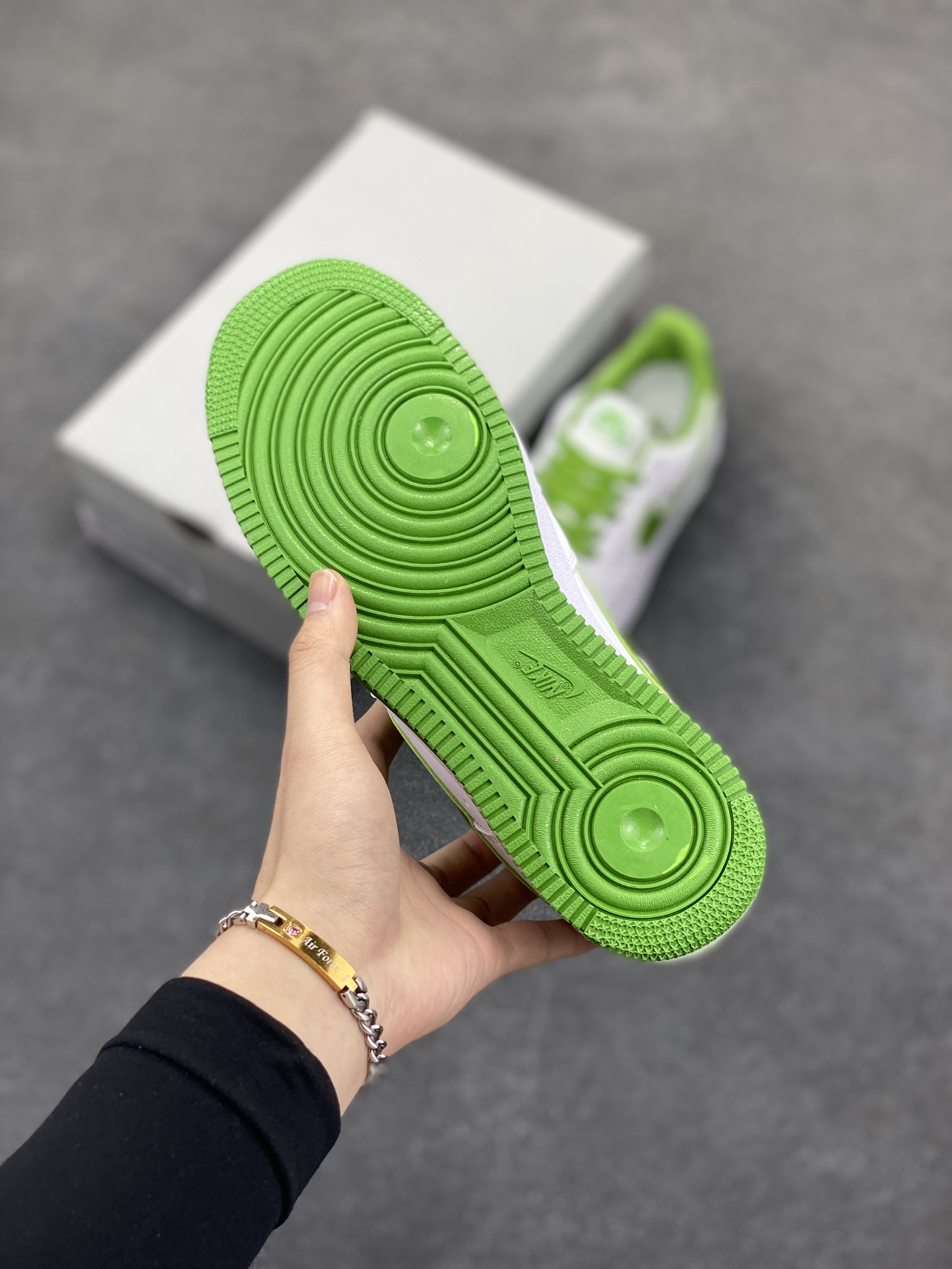 图片[5]-福利特价 Nike Air Force 1 Low 白墨绿 原楦头原纸板 打造纯正空军版型 专注外贸渠道 全掌内置蜂窝气垫 原盒配件 原厂中底钢印、拉帮完美 货号：DH7561-105 尺码：36 36.5 37.5 38 38.5 39 40 40.5 41 42 42.5 43 44 44.5 45-选品中心