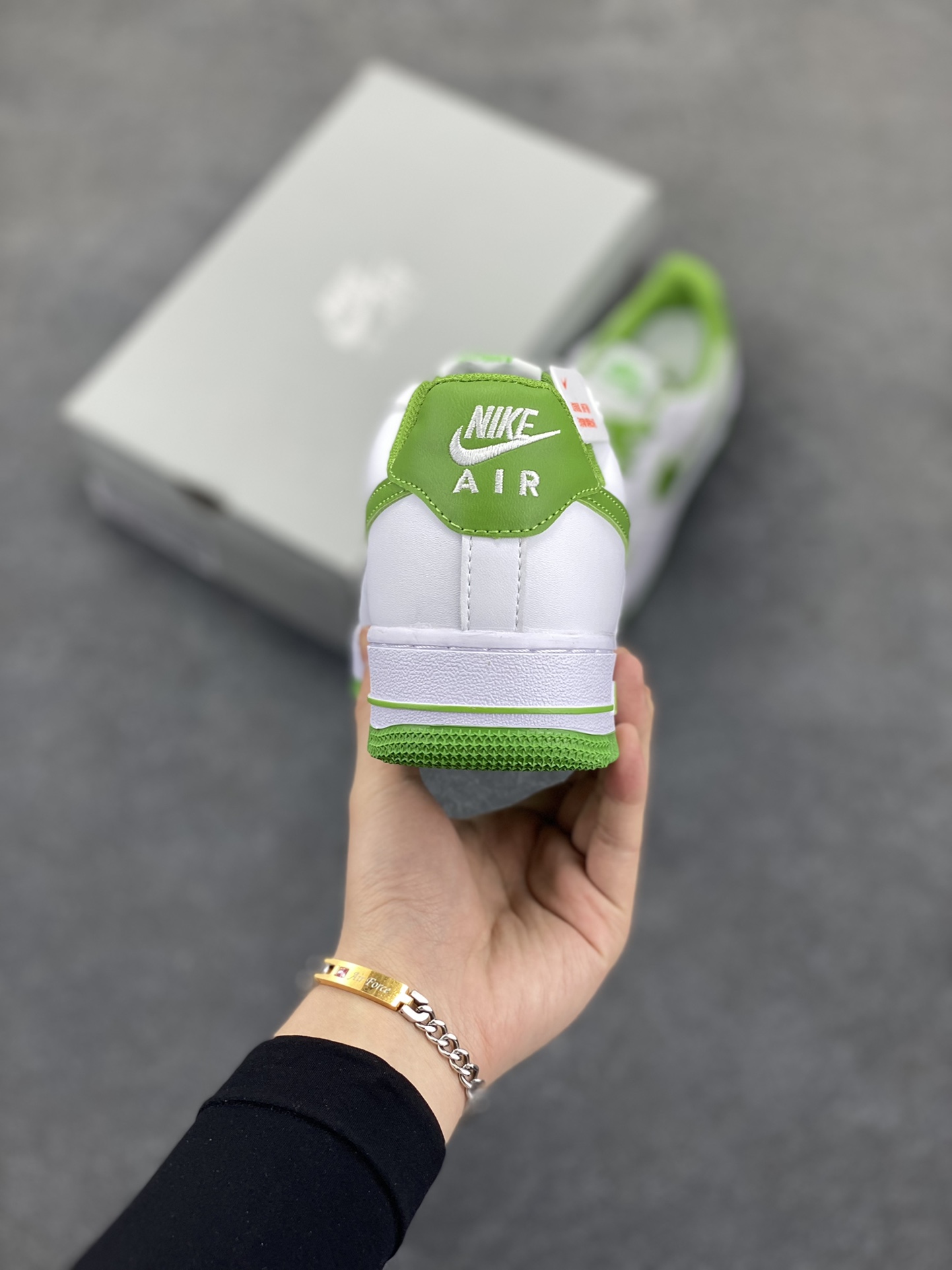 图片[4]-福利特价 Nike Air Force 1 Low 白墨绿 原楦头原纸板 打造纯正空军版型 专注外贸渠道 全掌内置蜂窝气垫 原盒配件 原厂中底钢印、拉帮完美 货号：DH7561-105 尺码：36 36.5 37.5 38 38.5 39 40 40.5 41 42 42.5 43 44 44.5 45-选品中心