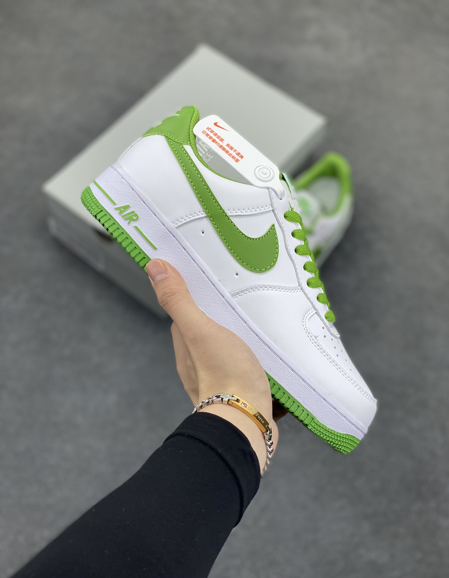 福利特价 Nike Air Force 1 Low 白墨绿 原楦头原纸板 打造纯正空军版型 专注外贸渠道 全掌内置蜂窝气垫 原盒配件 原厂中底钢印、拉帮完美 货号:DH7561-105 尺码:36 36.5 37.5 38 38.5 39 40 40.5 41 42 42.5 43 44 44.5 45-选品中心