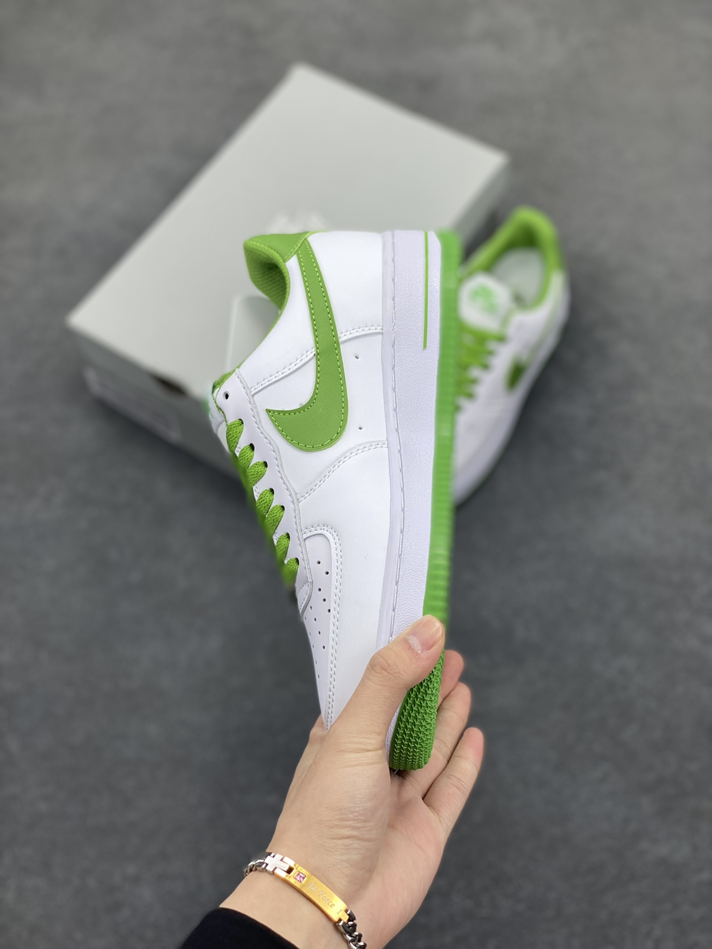 图片[3]-福利特价 Nike Air Force 1 Low 白墨绿 原楦头原纸板 打造纯正空军版型 专注外贸渠道 全掌内置蜂窝气垫 原盒配件 原厂中底钢印、拉帮完美 货号：DH7561-105 尺码：36 36.5 37.5 38 38.5 39 40 40.5 41 42 42.5 43 44 44.5 45-选品中心