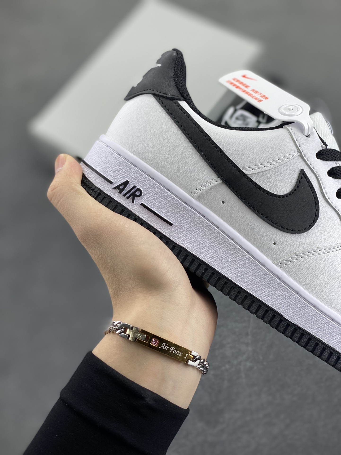 图片[6]-福利特价 Nike Air Force 1 Low 二代白黑 空军一号低帮运动休闲板鞋 原楦头原纸板 打造纯正空军版型 专注外贸渠道 全掌内置蜂窝气垫 原盒配件 原厂中底钢印、拉帮完美 货号：DH7561-102 尺码：36 36.5 37.5 38 38.5 39 40 40.5 41 42 42.5 43 44 44.5 45-选品中心