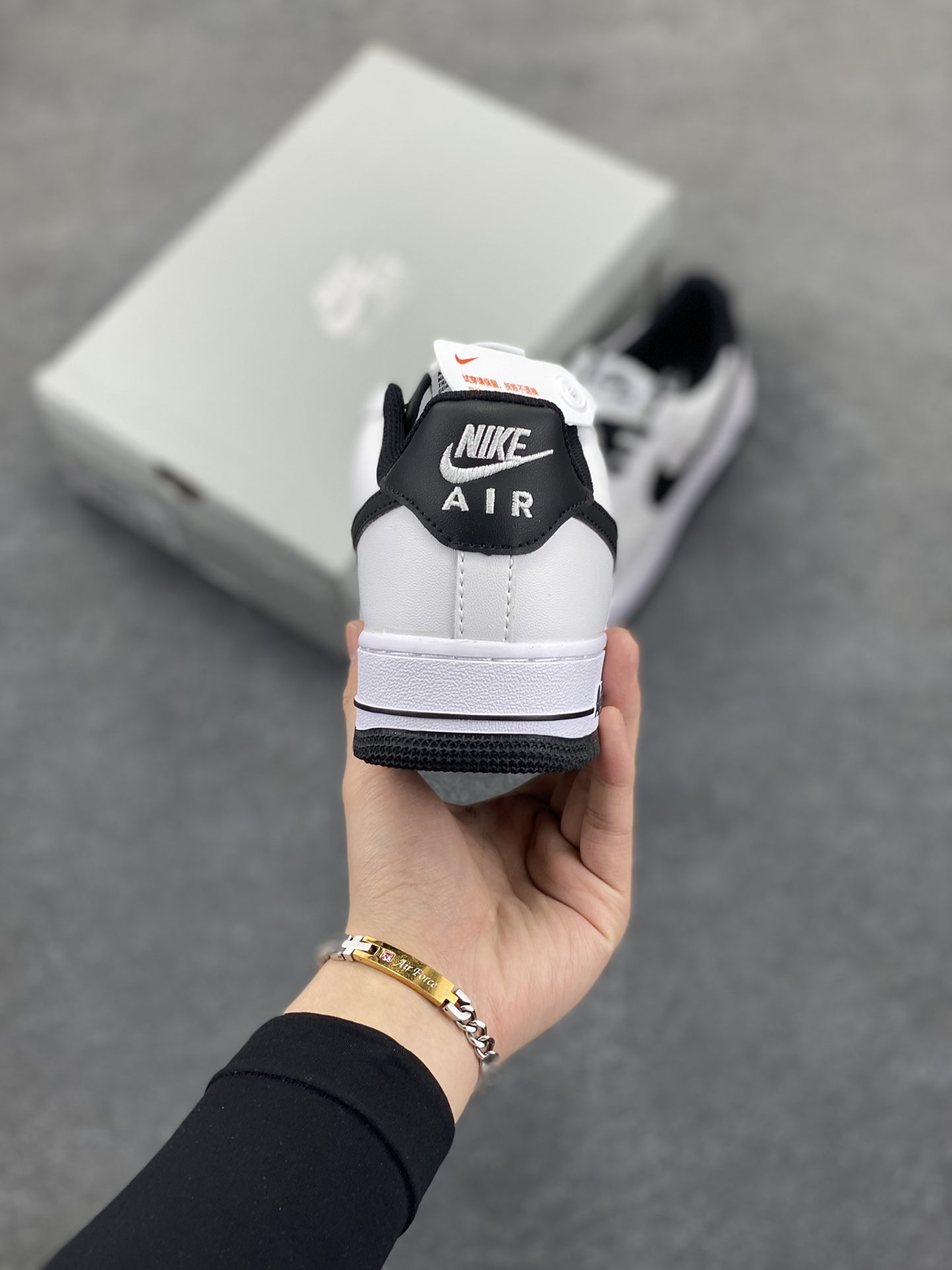 图片[4]-福利特价 Nike Air Force 1 Low 二代白黑 空军一号低帮运动休闲板鞋 原楦头原纸板 打造纯正空军版型 专注外贸渠道 全掌内置蜂窝气垫 原盒配件 原厂中底钢印、拉帮完美 货号：DH7561-102 尺码：36 36.5 37.5 38 38.5 39 40 40.5 41 42 42.5 43 44 44.5 45-选品中心
