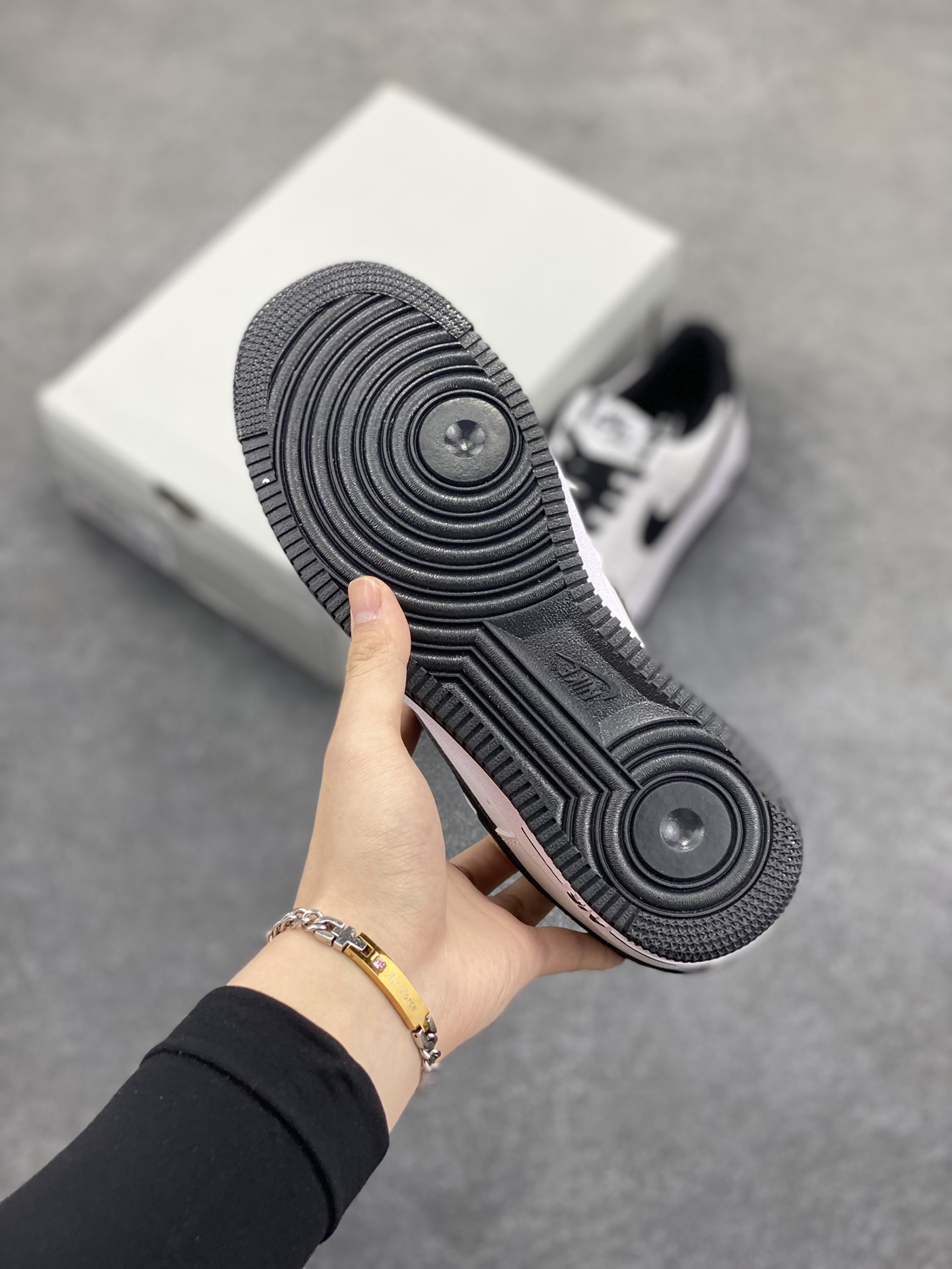 图片[5]-福利特价 Nike Air Force 1 Low 二代白黑 空军一号低帮运动休闲板鞋 原楦头原纸板 打造纯正空军版型 专注外贸渠道 全掌内置蜂窝气垫 原盒配件 原厂中底钢印、拉帮完美 货号：DH7561-102 尺码：36 36.5 37.5 38 38.5 39 40 40.5 41 42 42.5 43 44 44.5 45-选品中心