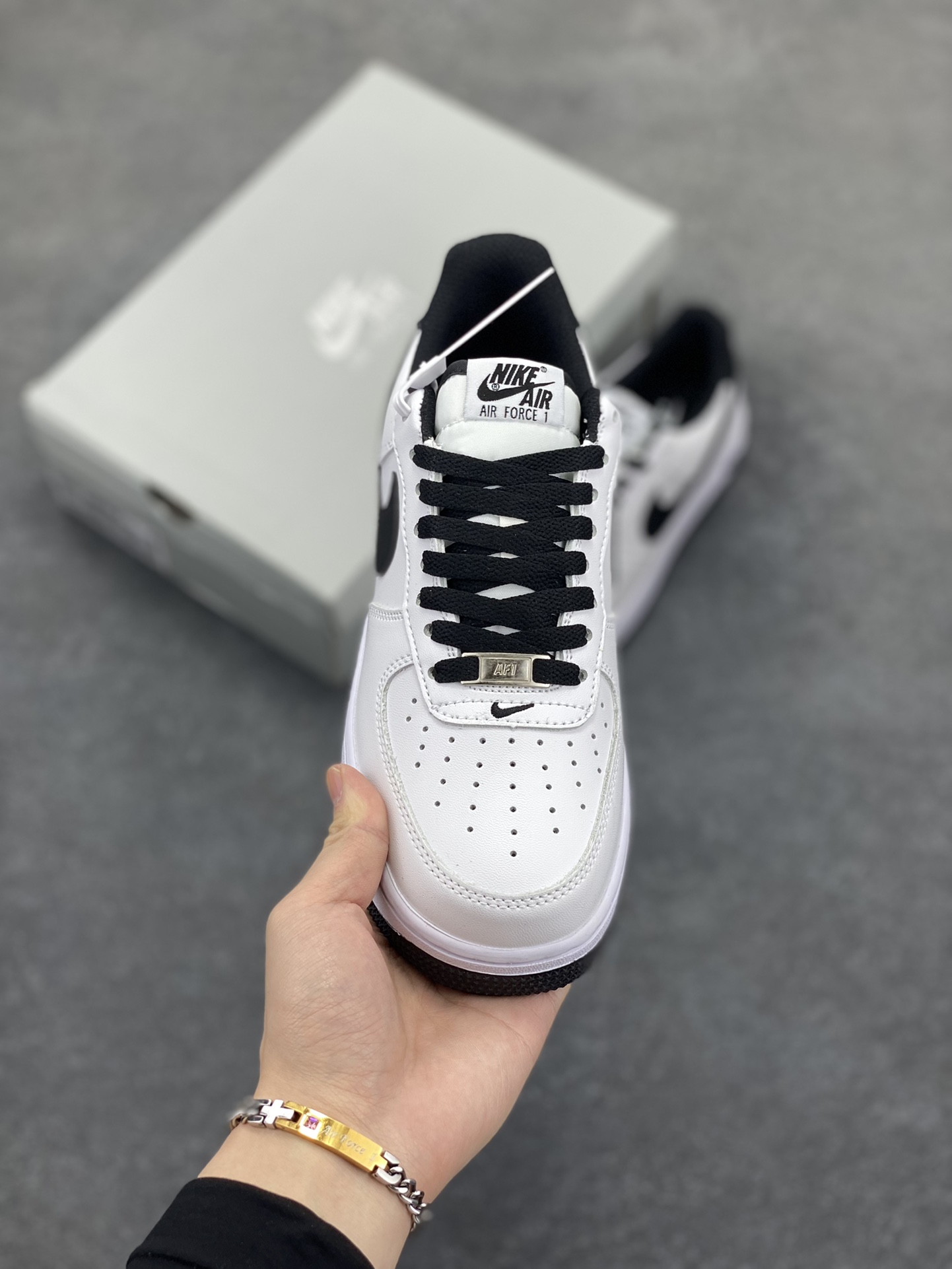 图片[2]-福利特价 Nike Air Force 1 Low 二代白黑 空军一号低帮运动休闲板鞋 原楦头原纸板 打造纯正空军版型 专注外贸渠道 全掌内置蜂窝气垫 原盒配件 原厂中底钢印、拉帮完美 货号：DH7561-102 尺码：36 36.5 37.5 38 38.5 39 40 40.5 41 42 42.5 43 44 44.5 45-选品中心