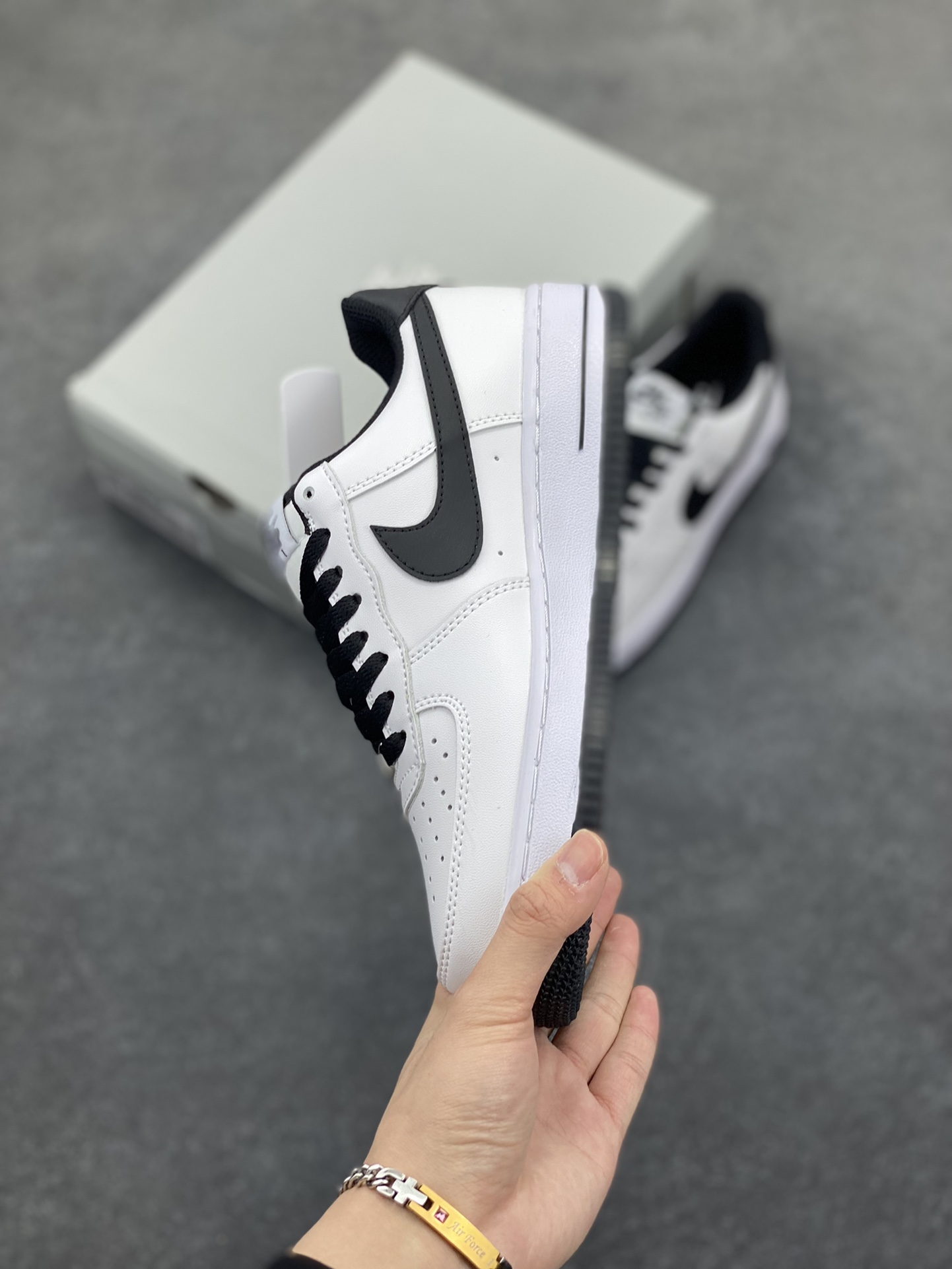 图片[3]-福利特价 Nike Air Force 1 Low 二代白黑 空军一号低帮运动休闲板鞋 原楦头原纸板 打造纯正空军版型 专注外贸渠道 全掌内置蜂窝气垫 原盒配件 原厂中底钢印、拉帮完美 货号：DH7561-102 尺码：36 36.5 37.5 38 38.5 39 40 40.5 41 42 42.5 43 44 44.5 45-选品中心