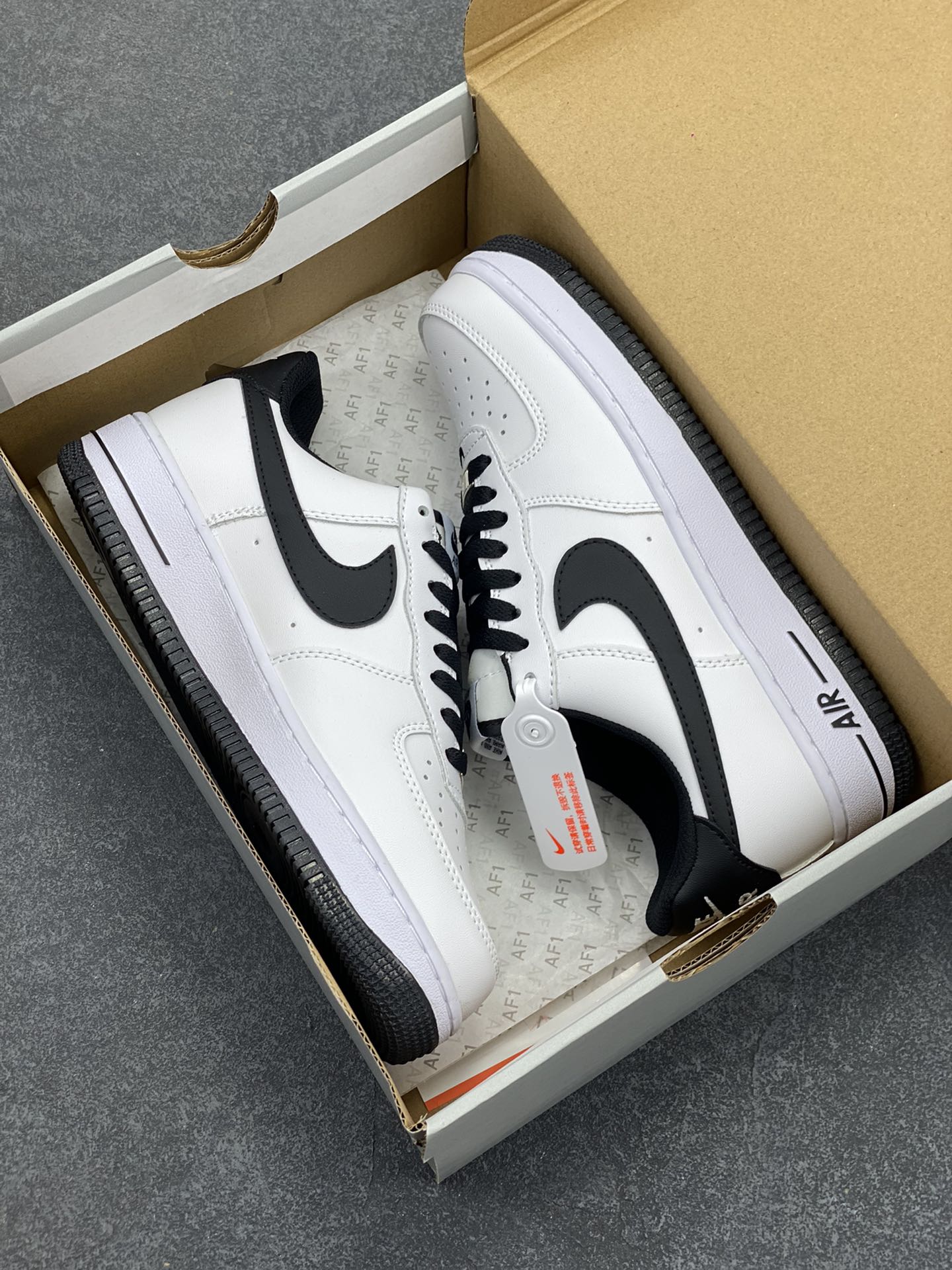 图片[9]-福利特价 Nike Air Force 1 Low 二代白黑 空军一号低帮运动休闲板鞋 原楦头原纸板 打造纯正空军版型 专注外贸渠道 全掌内置蜂窝气垫 原盒配件 原厂中底钢印、拉帮完美 货号：DH7561-102 尺码：36 36.5 37.5 38 38.5 39 40 40.5 41 42 42.5 43 44 44.5 45-选品中心