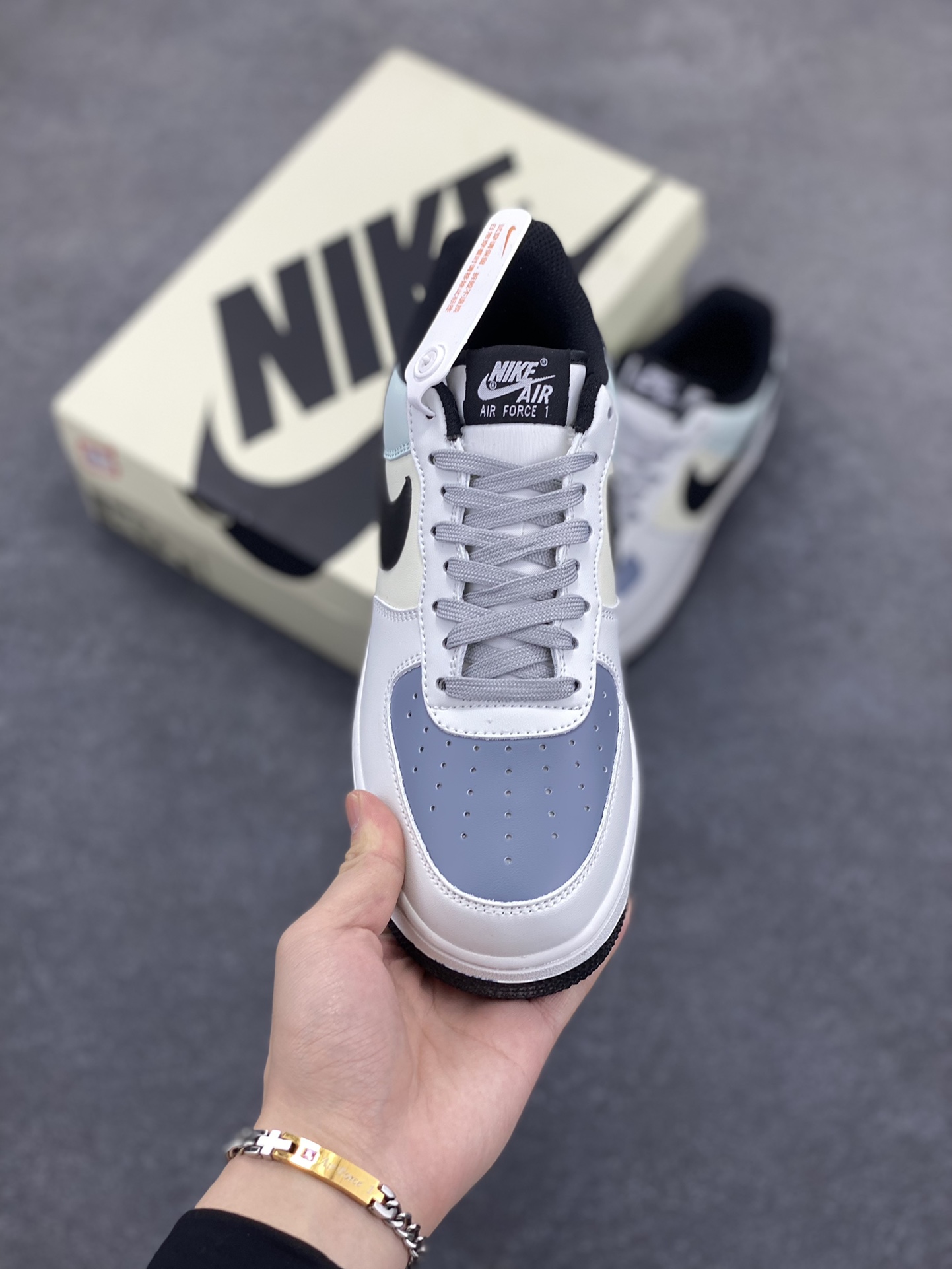 图片[2]-Nike Air Force 1 Low ’07 皇冠 配色 空军一号低帮休闲板鞋 原厂定制皮料 原楦原纸板 纯正版型 正品NFC感应芯片 高清洁度 内置全掌气垫 货号：GY5696-779 尺码：36 36.5 37.5 38 38.5 39 40 40.5 41 42 42.5 43 44 44.5 45-选品中心