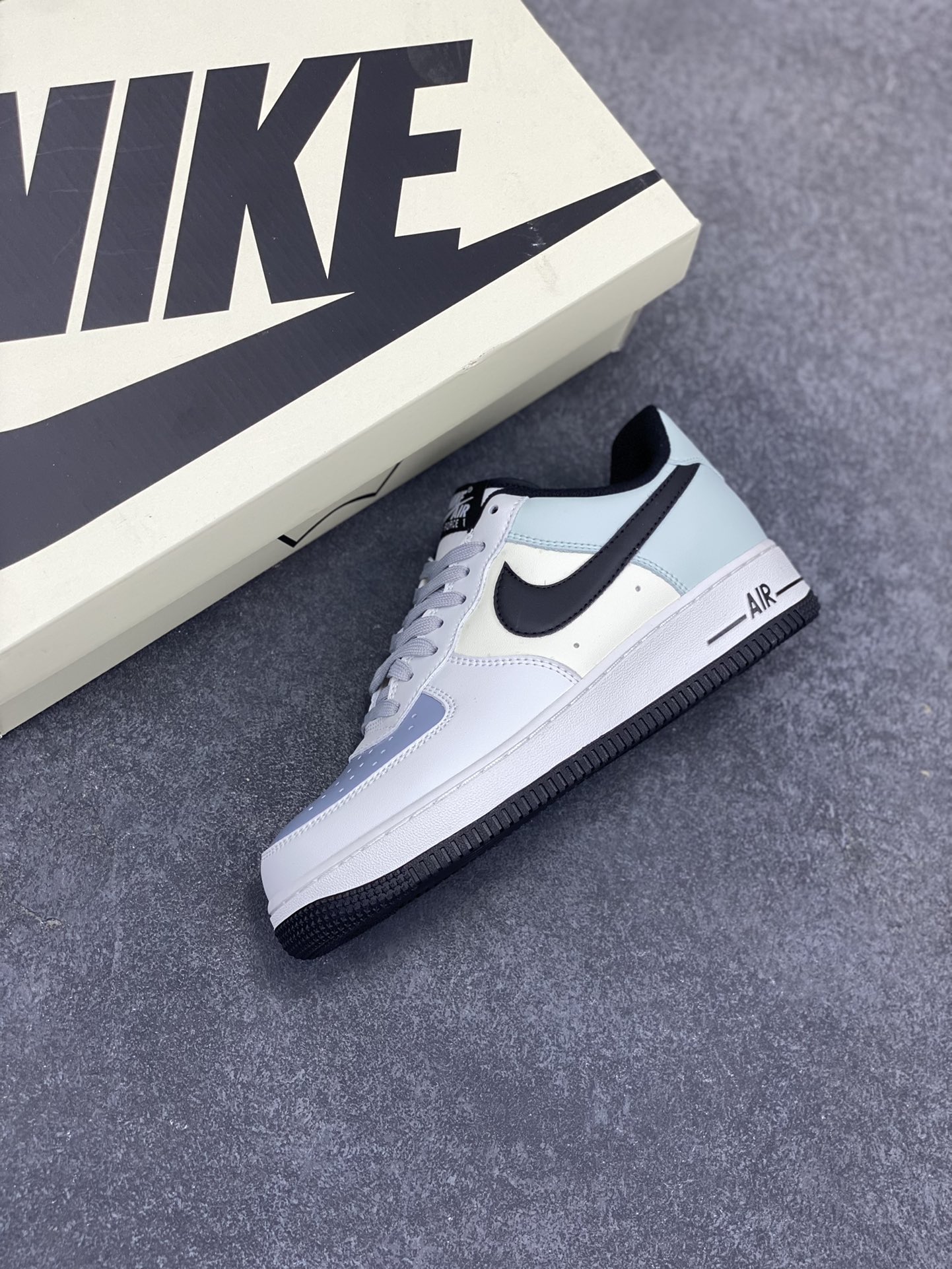 图片[7]-Nike Air Force 1 Low ’07 皇冠 配色 空军一号低帮休闲板鞋 原厂定制皮料 原楦原纸板 纯正版型 正品NFC感应芯片 高清洁度 内置全掌气垫 货号：GY5696-779 尺码：36 36.5 37.5 38 38.5 39 40 40.5 41 42 42.5 43 44 44.5 45-选品中心