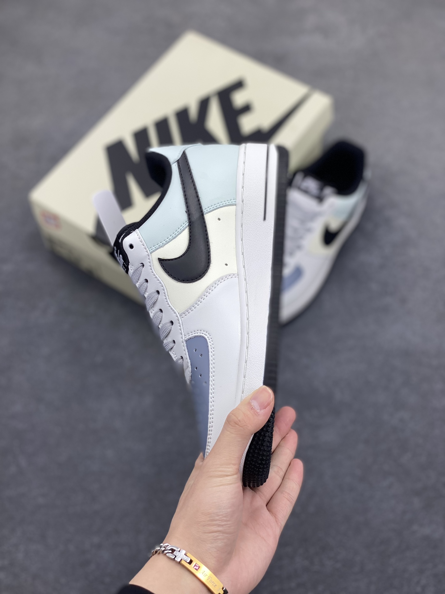 图片[3]-Nike Air Force 1 Low ’07 皇冠 配色 空军一号低帮休闲板鞋 原厂定制皮料 原楦原纸板 纯正版型 正品NFC感应芯片 高清洁度 内置全掌气垫 货号：GY5696-779 尺码：36 36.5 37.5 38 38.5 39 40 40.5 41 42 42.5 43 44 44.5 45-选品中心