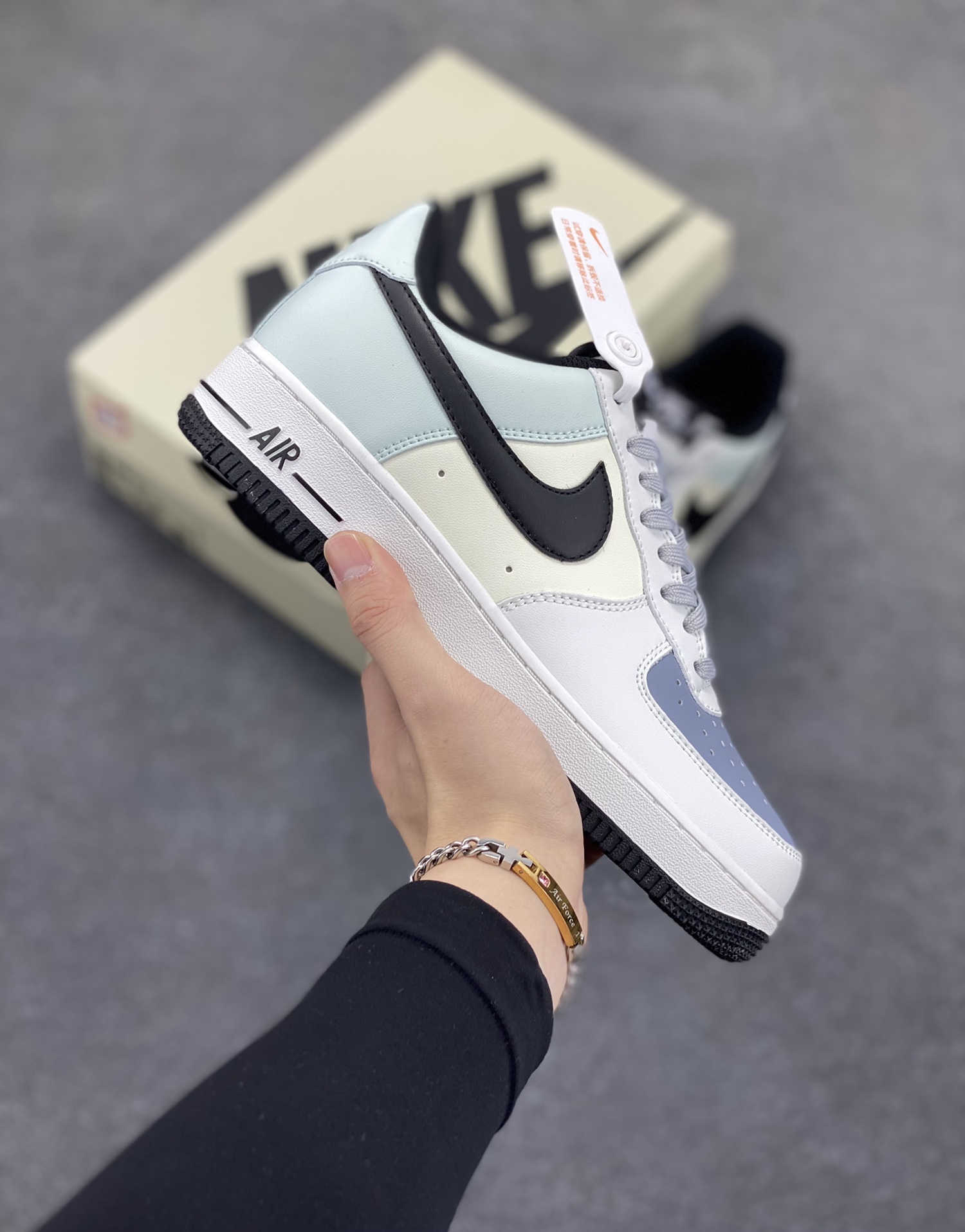 Nike Air Force 1 Low ’07 皇冠 配色 空军一号低帮休闲板鞋 原厂定制皮料 原楦原纸板 纯正版型 正品NFC感应芯片 高清洁度 内置全掌气垫 货号：GY5696-779 尺码：36 36.5 37.5 38 38.5 39 40 40.5 41 42 42.5 43 44 44.5 45-选品中心