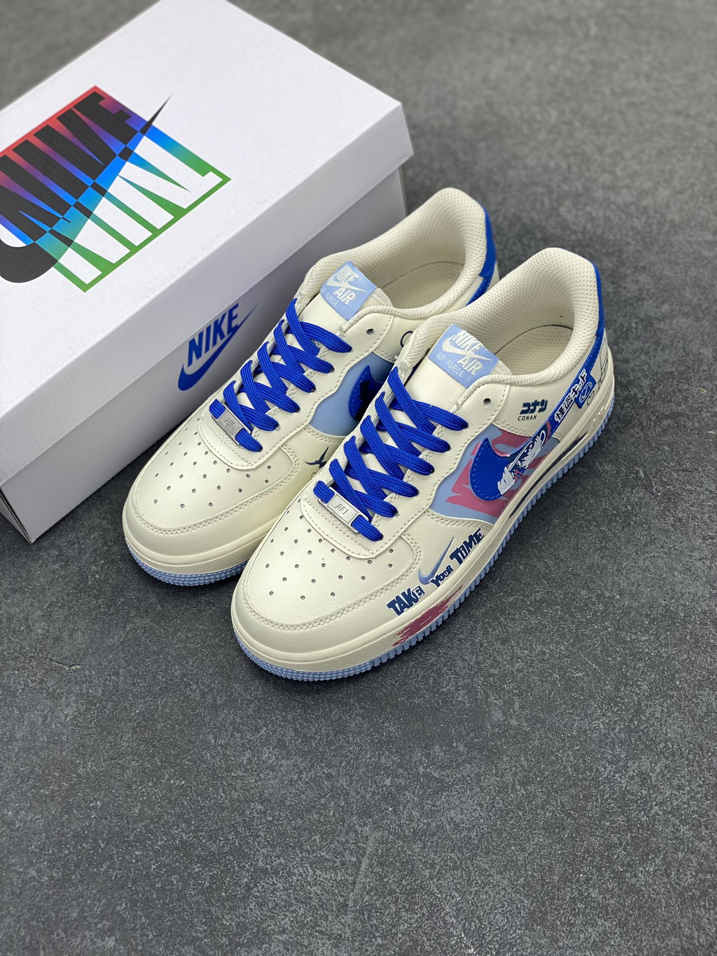 图片[8]-“怪盗基德”Nike Air Force 1 “Kaito Kuroba”#柯南漫画系列 空军一号定制低帮板鞋 在动漫《名侦探柯南》中，怪盗基德，第一代是黑羽盗一，是世界级魔术师，18年前首次以怪盗基德的身份在巴黎开始活动，8年前被神秘组织暗杀。第二代是黑羽快斗，是黑羽盗一的儿子，17岁的高中生，因发现父亲的秘密，为调查父亲死因继承怪盗身份 货号：DB3301-121 尺码：36 36.5 37.5 38 38.5 39 40 40.5 41 42 42.5 43 44 44.5 45-选品中心