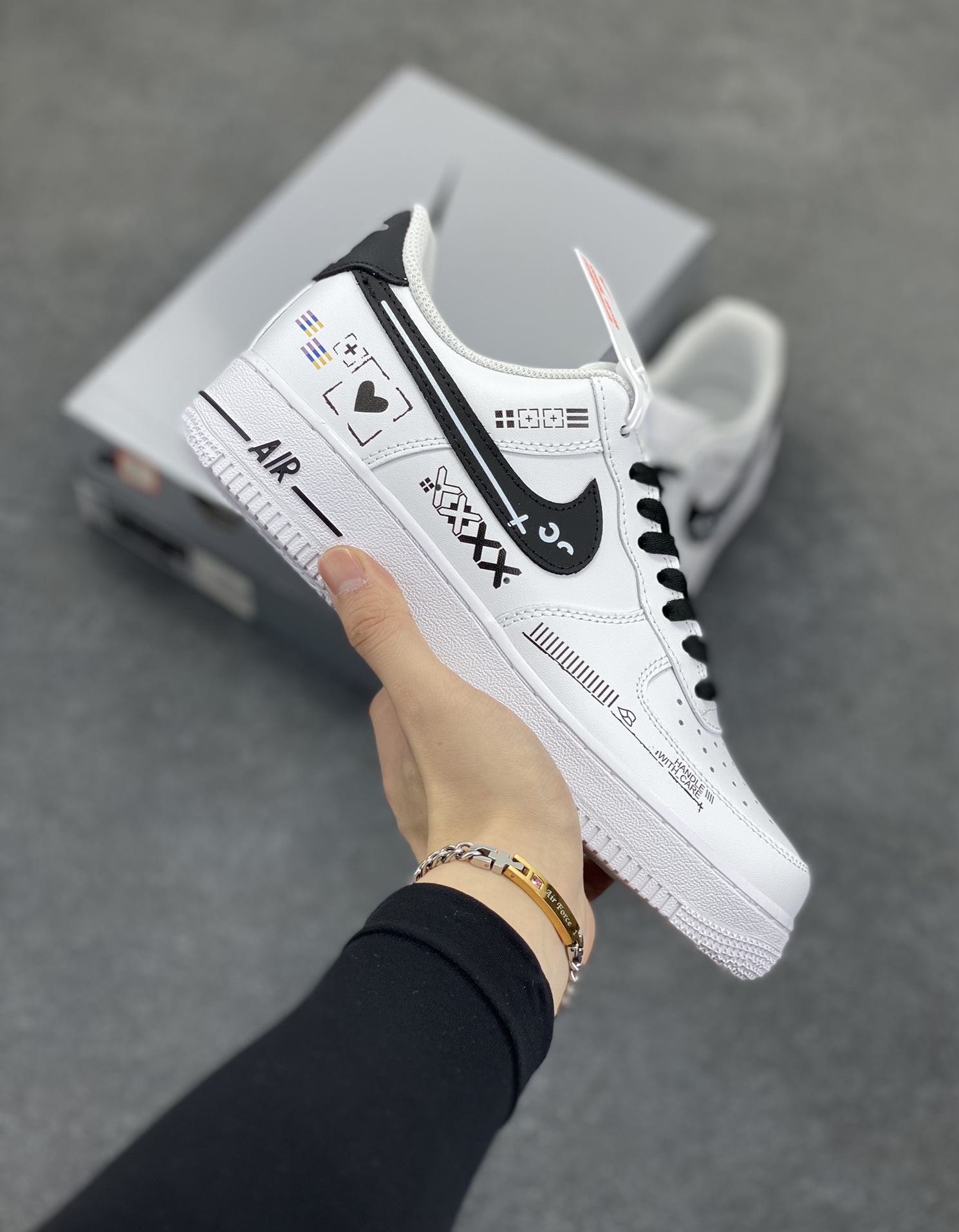 Nike Air Force 1 Low’07 印花集 空军一号低帮休闲板鞋 定制皮料 定制鞋盒 配件齐全 原楦原纸板 纯正空军版型 内置全掌气垫 货号：ZH0316-068 尺码：36 36.5 37.5 38 38.5 39 40 40.5 41 42 42.5 43 44 44.5 45-选品中心