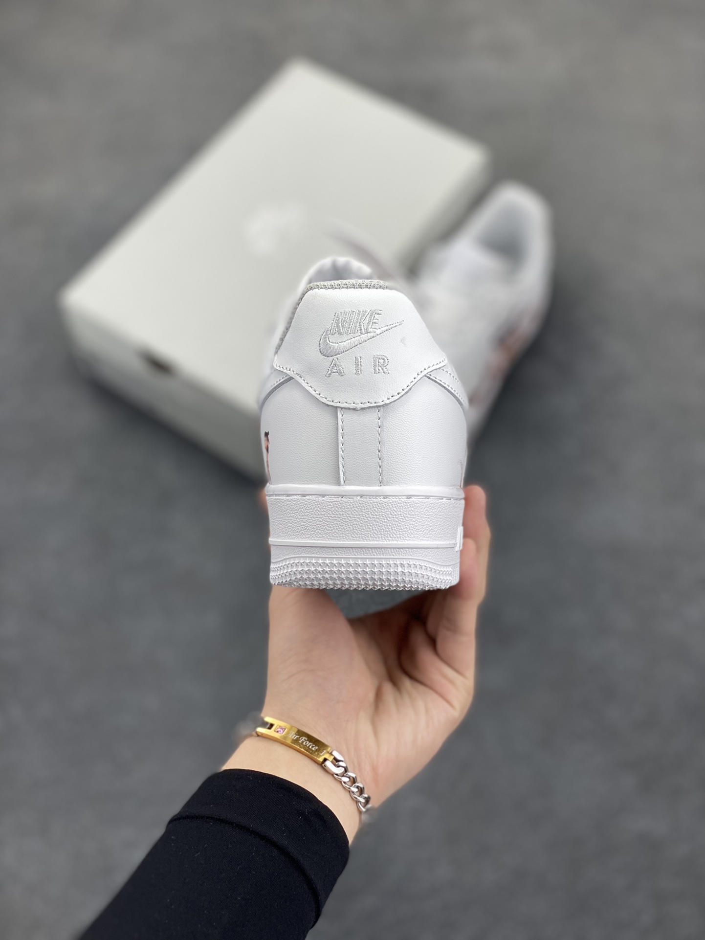 图片[4]-福利特价 Air Force 1 Low 哪吒手绘涂鸦 原楦头原纸板 打造纯正空军版型 #专注外贸渠道 全掌内置蜂窝气垫 #原盒配件 原厂中底钢印、拉帮完美 货号：CW2288-111 尺码：36 36.5 37.5 38 38.5 39 40 40.5 41 42 42.5 43 44 44.5 45-选品中心