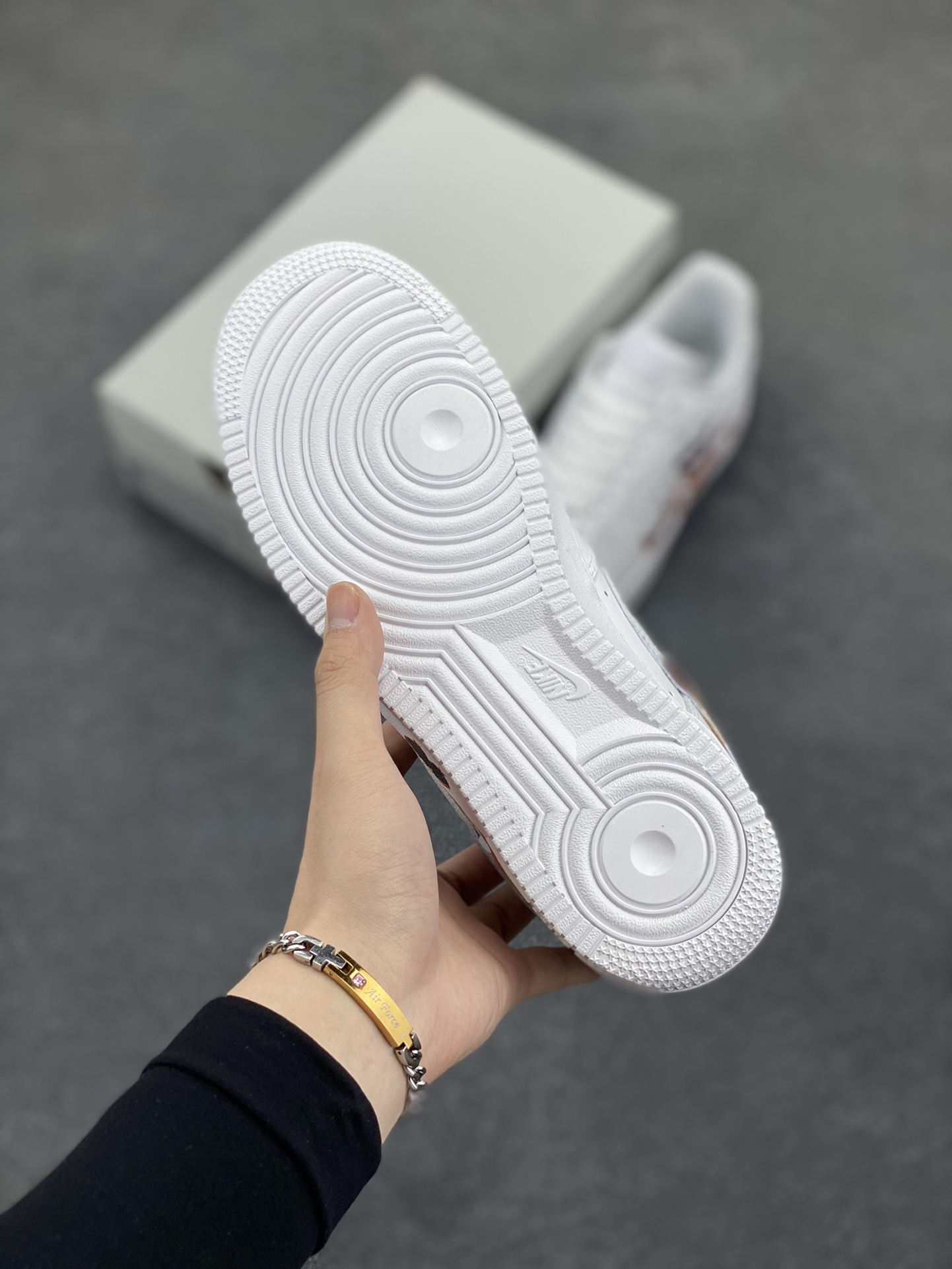 图片[5]-福利特价 Air Force 1 Low 哪吒手绘涂鸦 原楦头原纸板 打造纯正空军版型 #专注外贸渠道 全掌内置蜂窝气垫 #原盒配件 原厂中底钢印、拉帮完美 货号：CW2288-111 尺码：36 36.5 37.5 38 38.5 39 40 40.5 41 42 42.5 43 44 44.5 45-选品中心