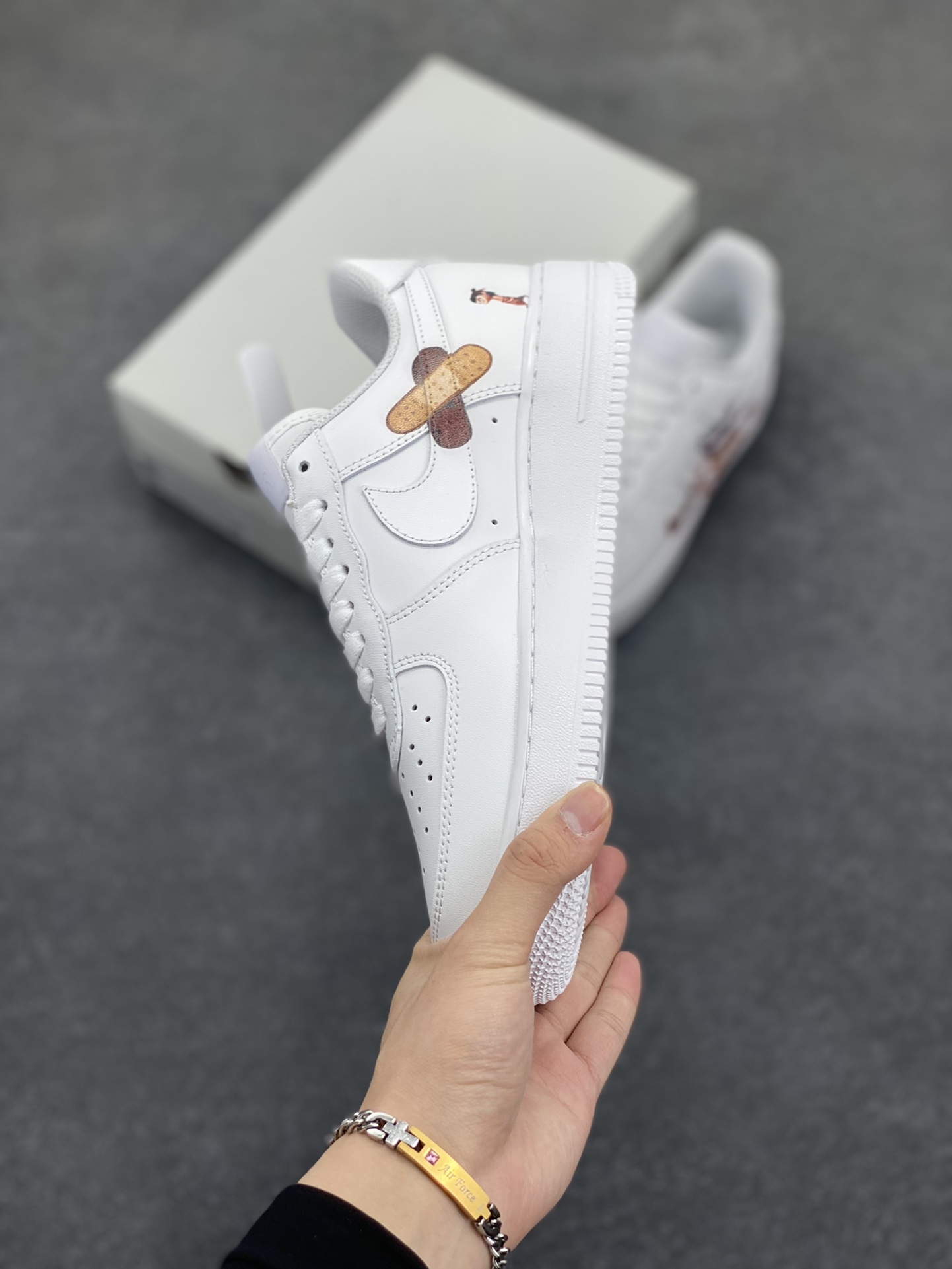 图片[3]-福利特价 Air Force 1 Low 哪吒手绘涂鸦 原楦头原纸板 打造纯正空军版型 #专注外贸渠道 全掌内置蜂窝气垫 #原盒配件 原厂中底钢印、拉帮完美 货号：CW2288-111 尺码：36 36.5 37.5 38 38.5 39 40 40.5 41 42 42.5 43 44 44.5 45-选品中心