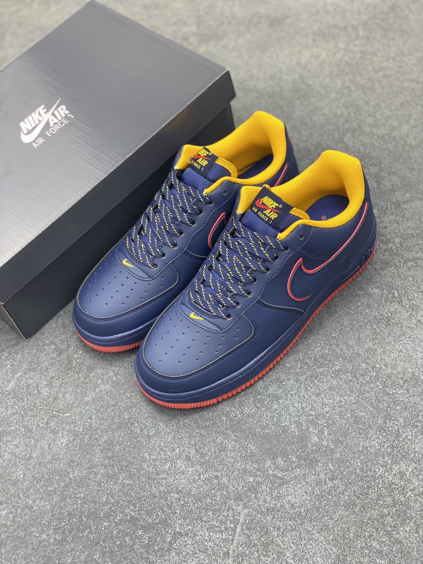 图片[8]-Nike Air Force 1 Low 空军一号低帮百搭休闲运动板鞋。柔软、弹性十足的缓震性能和出色的中底设计，横跨复古与现代的外型结合，造就出风靡全球三十多年的Force 1，直到今天还深受青睐。 货号：HV5752-140 尺码：36 36.5 37.5 38 38.5 39 40 40.5 41 42 42.5 43 44 44.5 45-选品中心