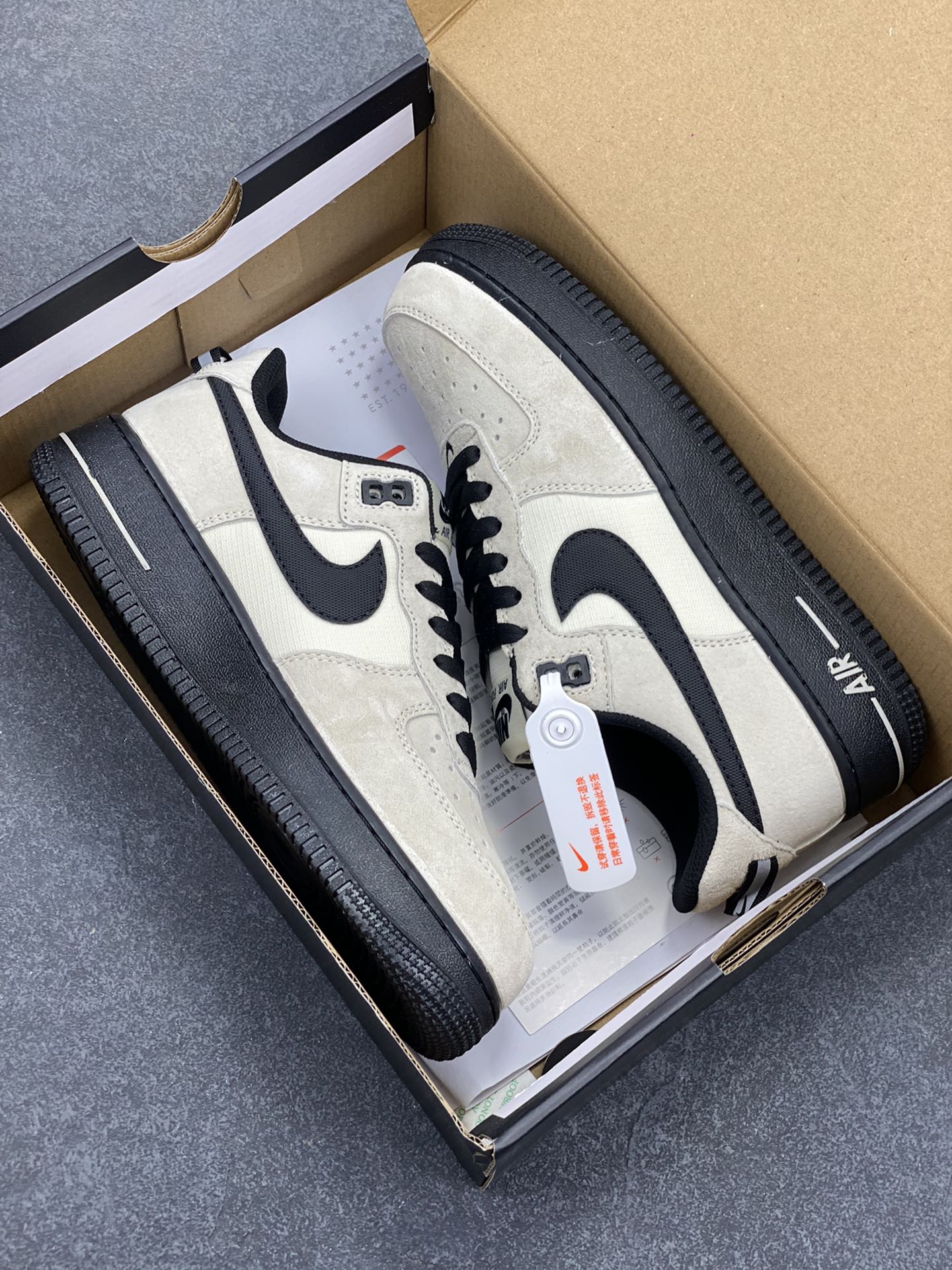 图片[9]-Air Force 1 Low 黑棕 原楦头原纸板 打造纯正空军版型 #专注外贸渠道 全掌内置蜂窝气垫 #原盒配件 原厂中底钢印、拉帮完美 货号：HV6526-200 尺码：39 40 40.5 41 42 42.5 43 44 44.5 45-选品中心