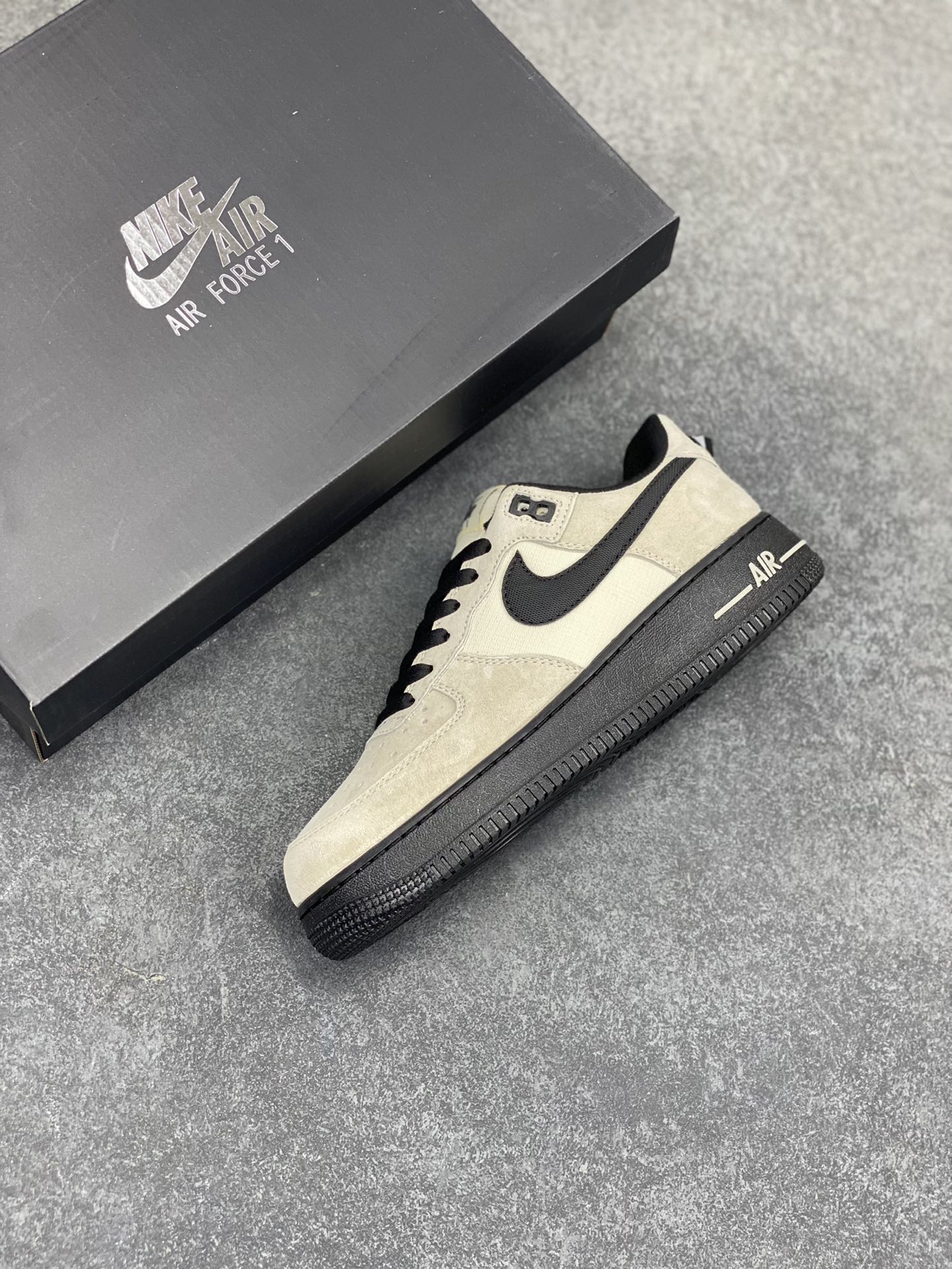 图片[7]-Air Force 1 Low 黑棕 原楦头原纸板 打造纯正空军版型 #专注外贸渠道 全掌内置蜂窝气垫 #原盒配件 原厂中底钢印、拉帮完美 货号：HV6526-200 尺码：39 40 40.5 41 42 42.5 43 44 44.5 45-选品中心