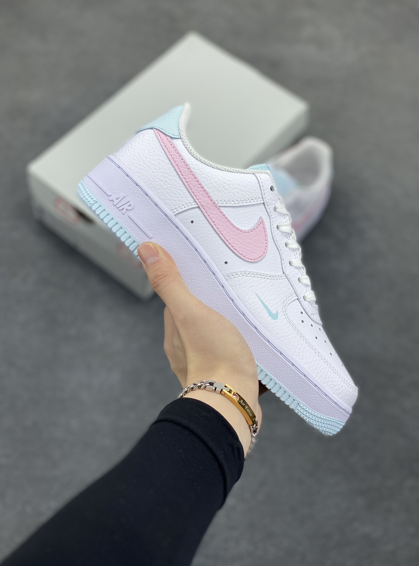 Nike Air Force 1 07 low空军一号板鞋 白粉 原楦头原纸板 打造纯正空军版型#专注外贸渠道 全掌内置蜂窝气垫 #原盒配件 原厂中底钢印、拉帮完美 货号:IH0640-161 尺码:36 36.5 37.5 38 38.5 39 40 40.5 41 42 42.5 43 44 44.5 45-选品中心